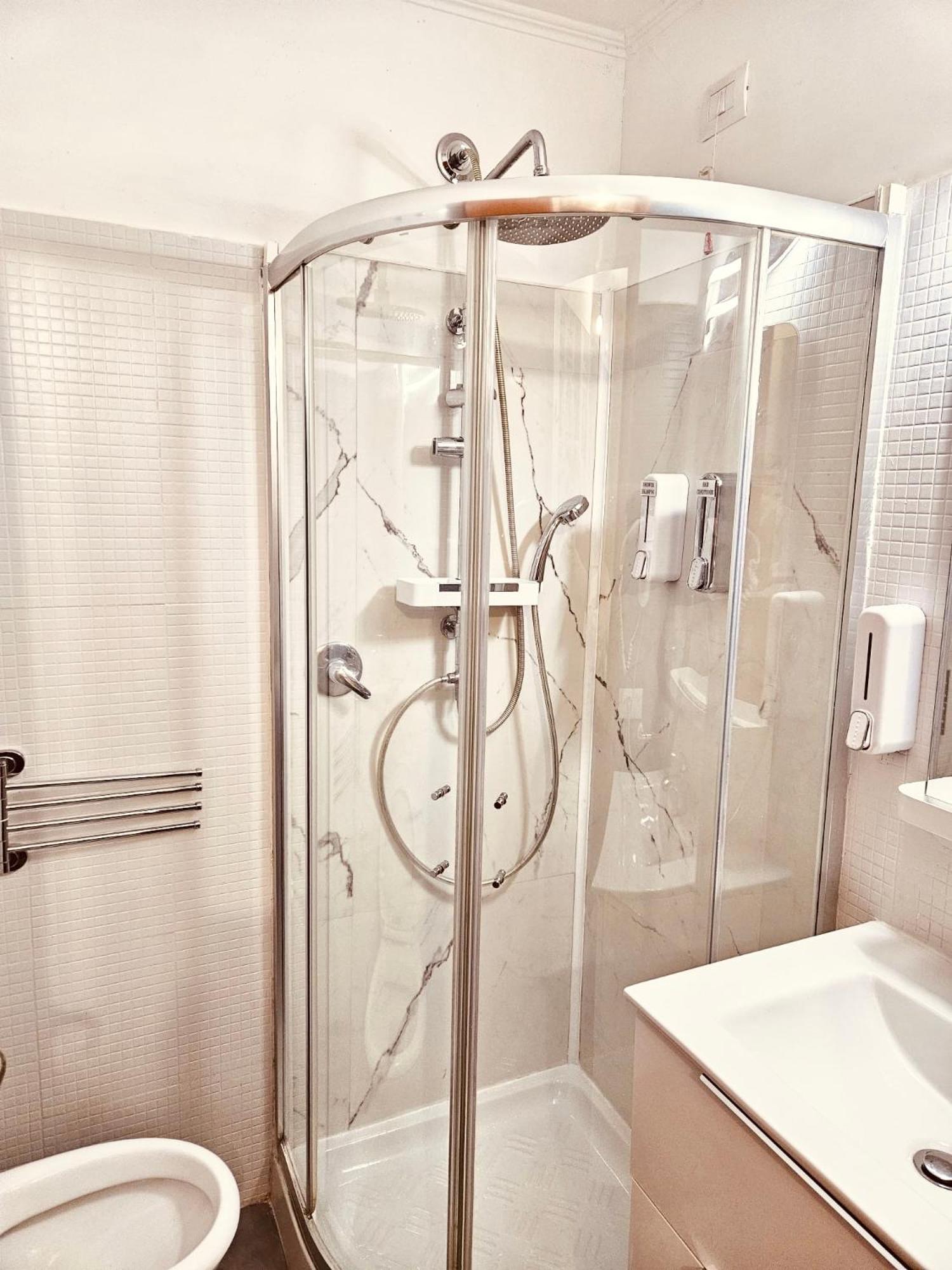 Triple Room Bathroom,1717094824:JPEG