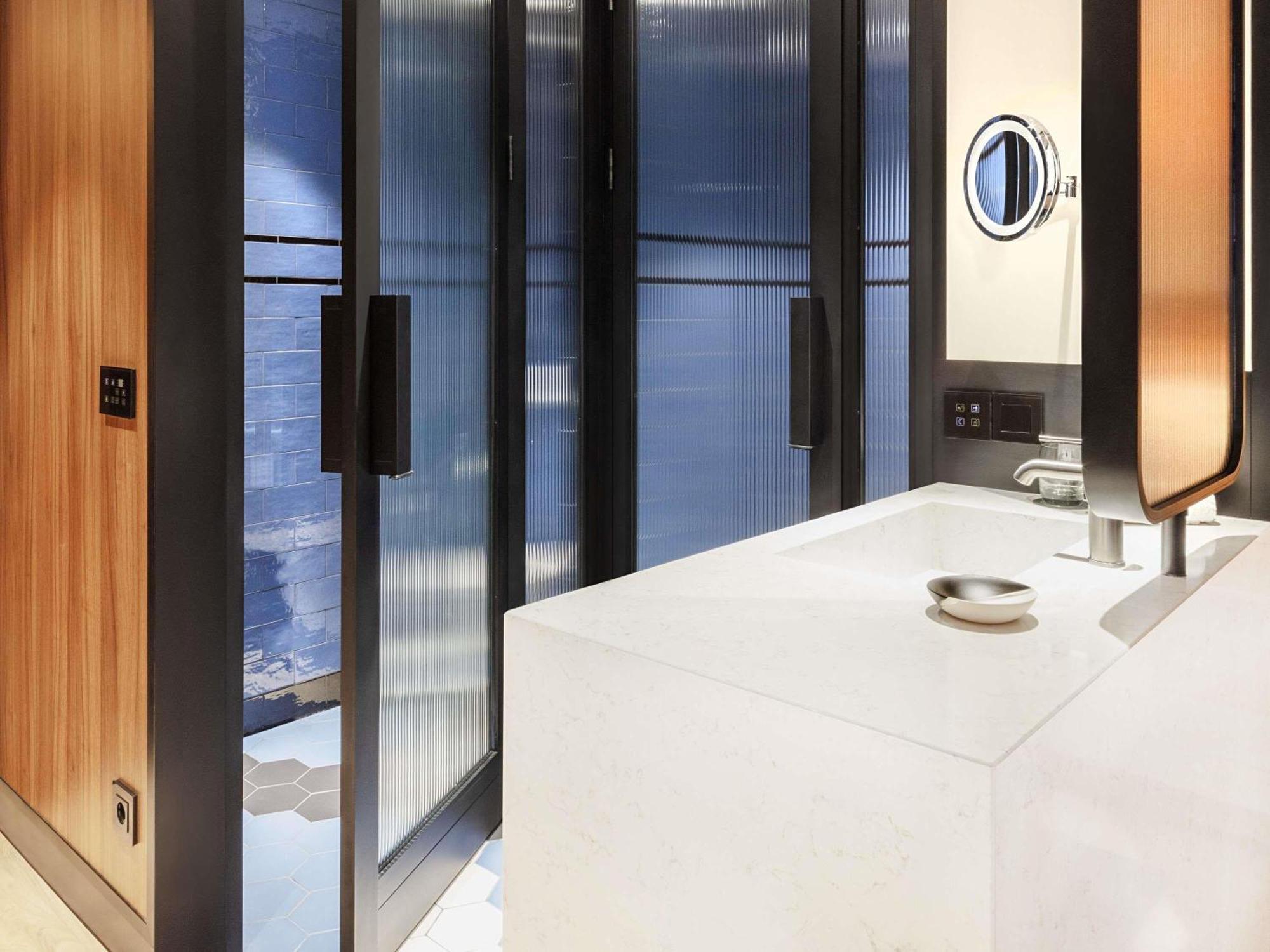 Deluxe Twin