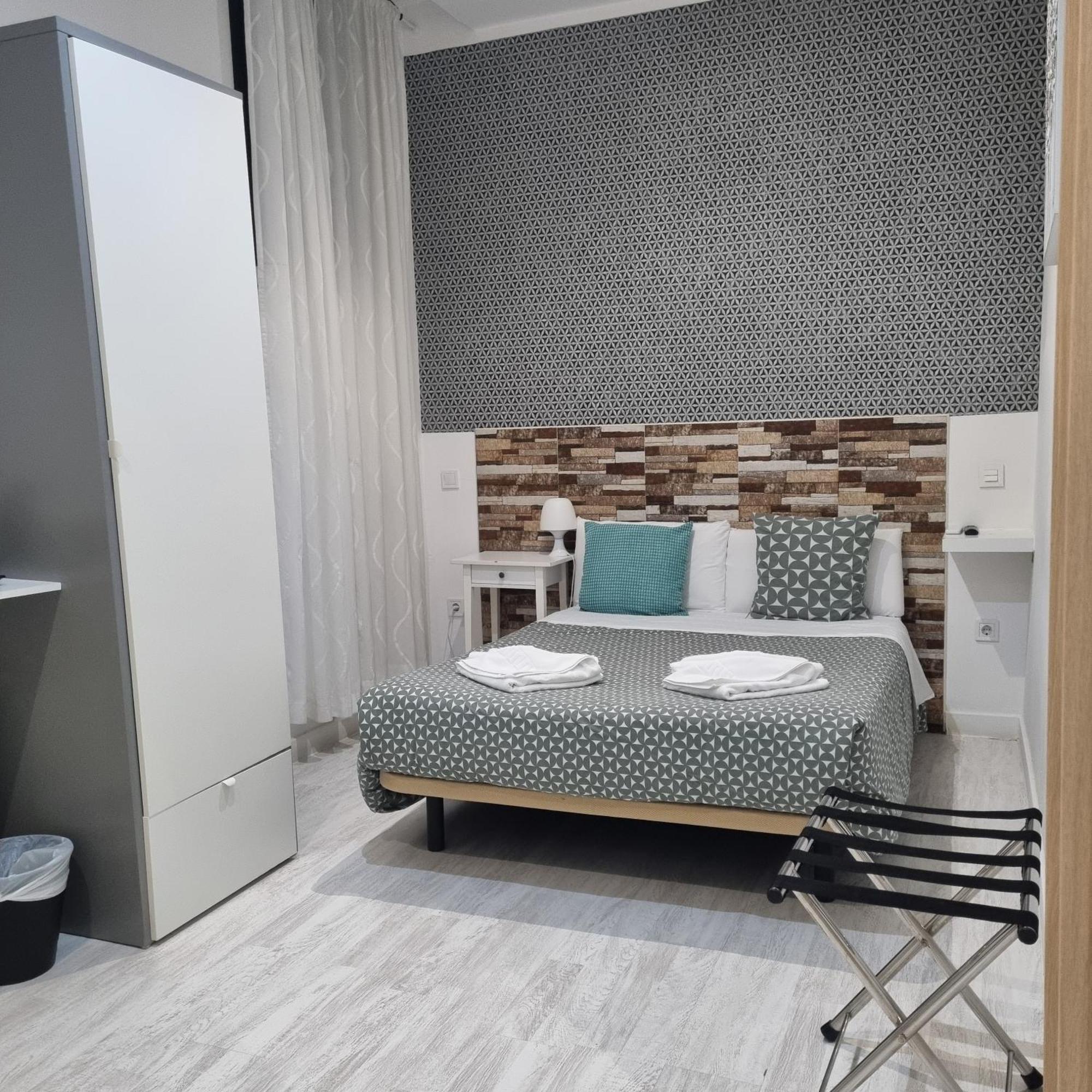 Single Room,1345549913:JPEG