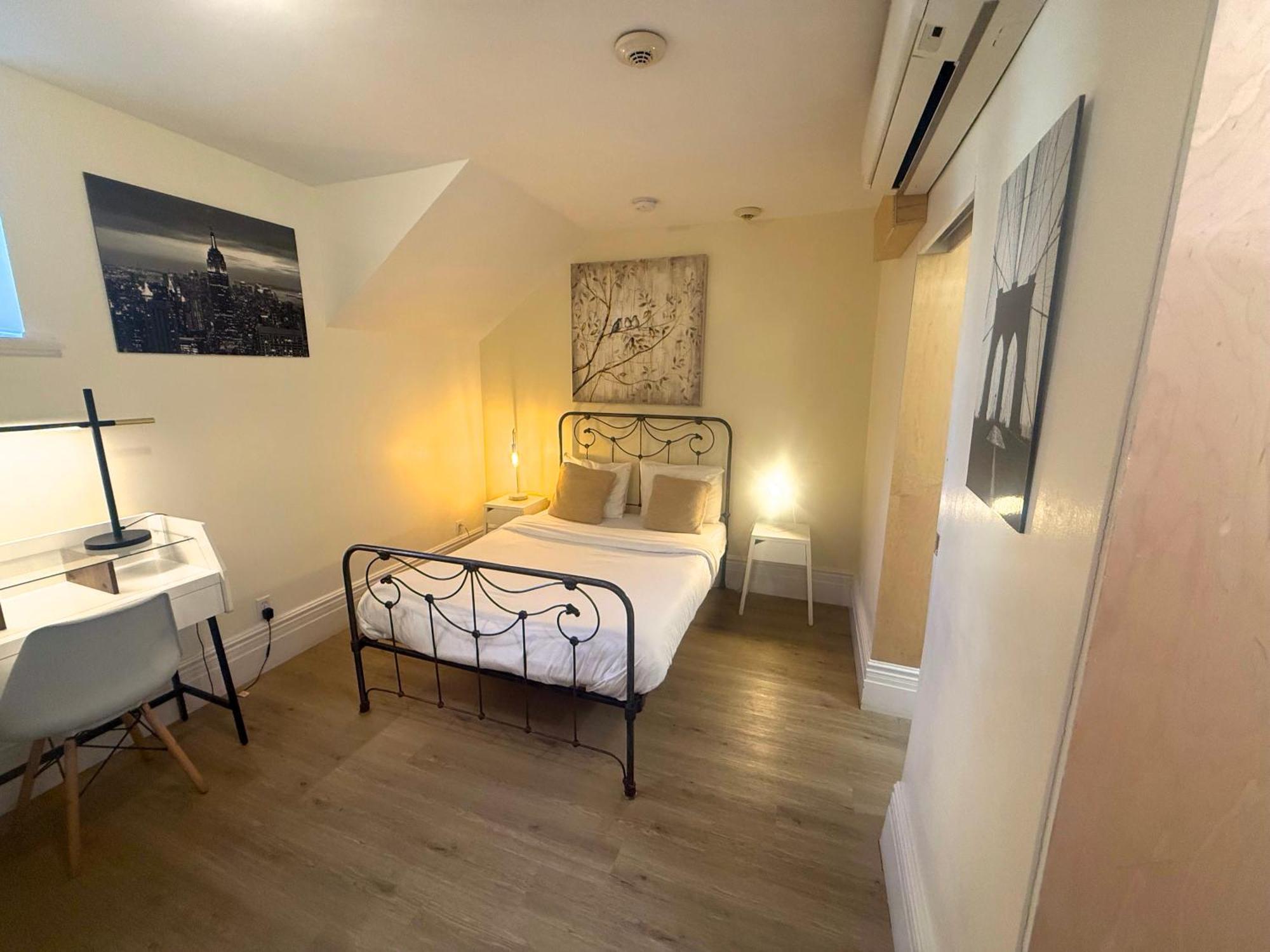 Double Room with Private Bathroom - Basement