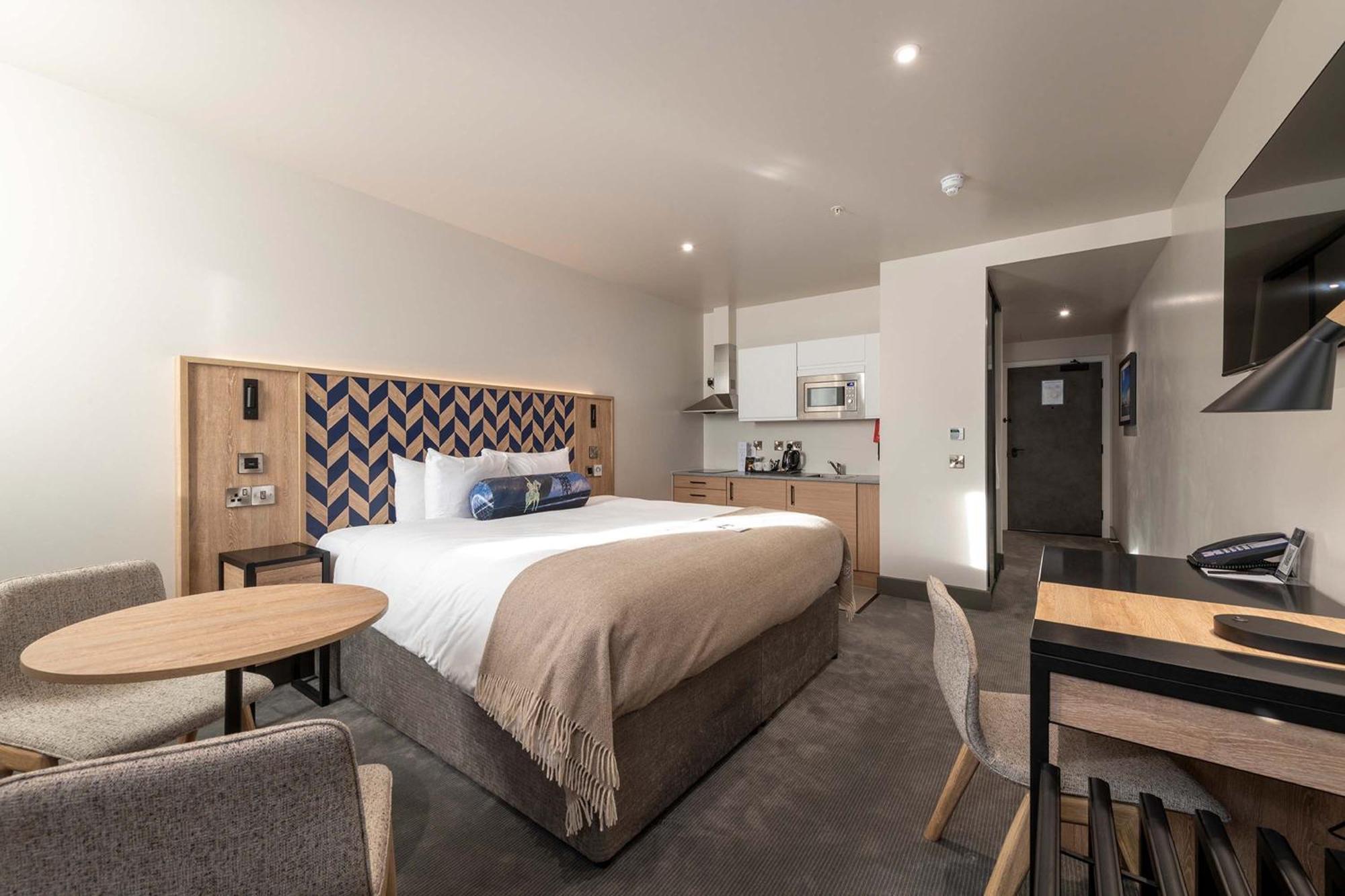 Studio, 1 Super King Bed, Kitchenette