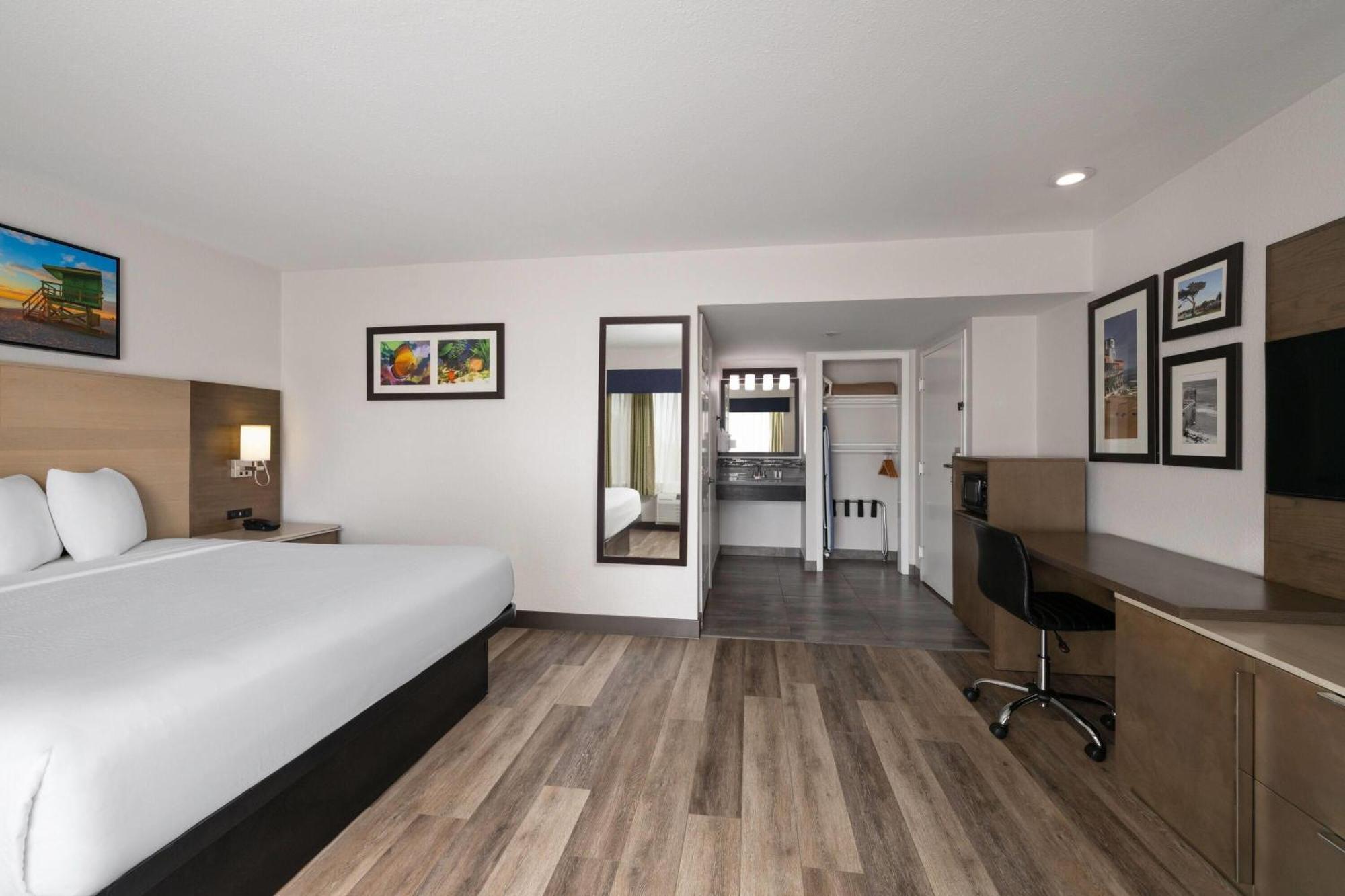 1 King Bed, Mobility/Hearing Impaired, Accessible Room, Non-Smoking