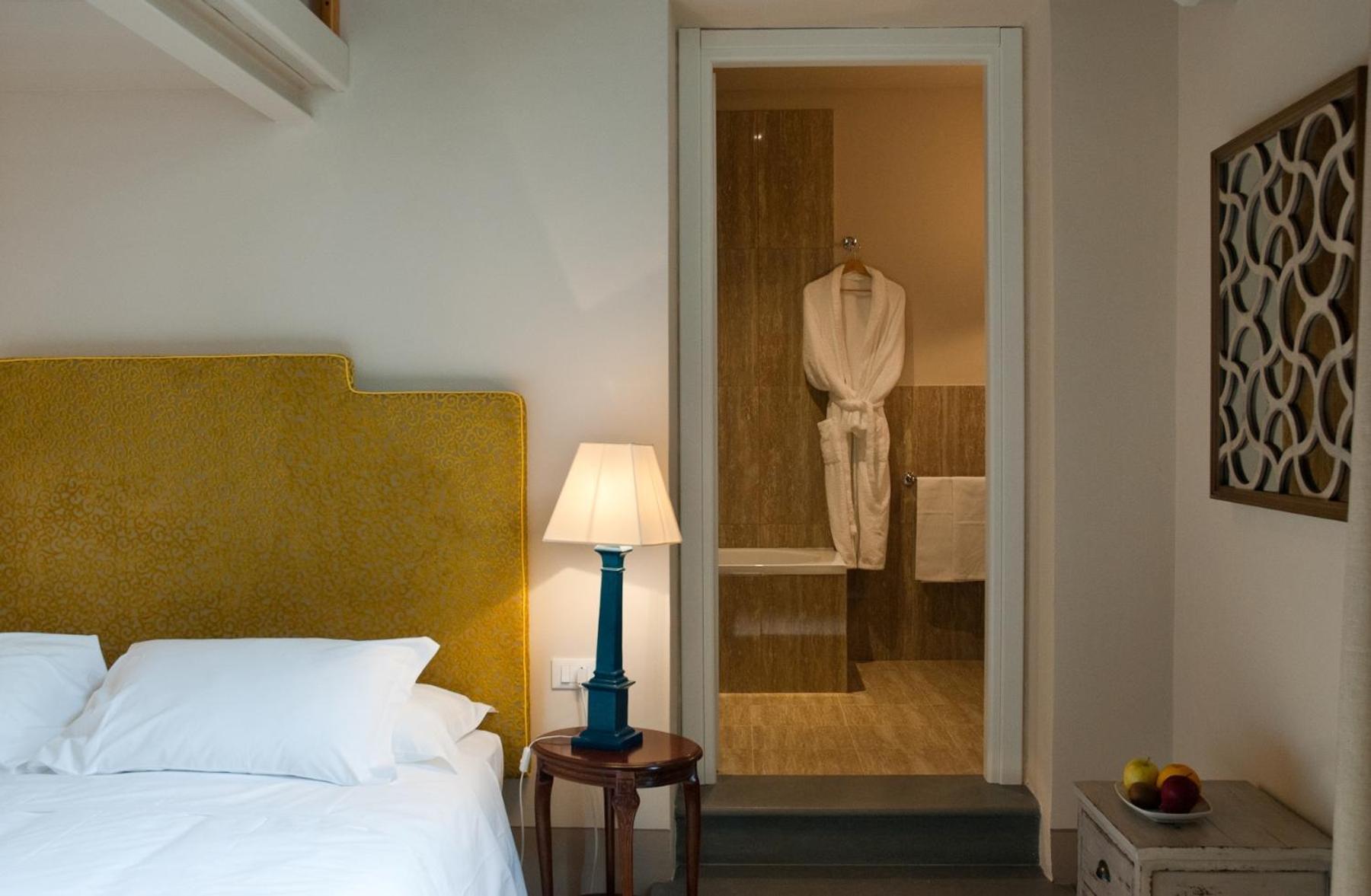 Deluxe Room,1730032527:JPEG