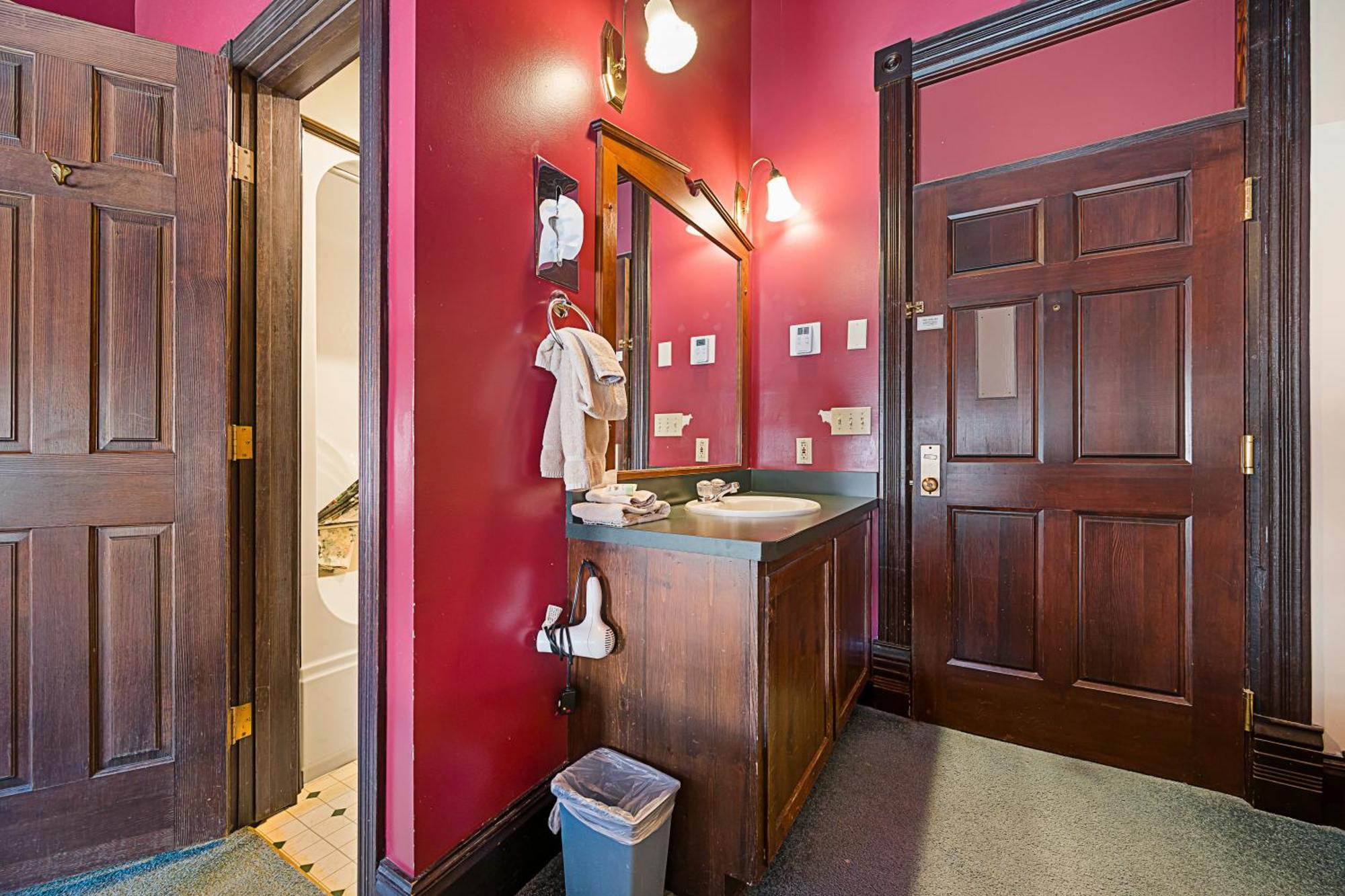 King Room,1731403362:JPEG