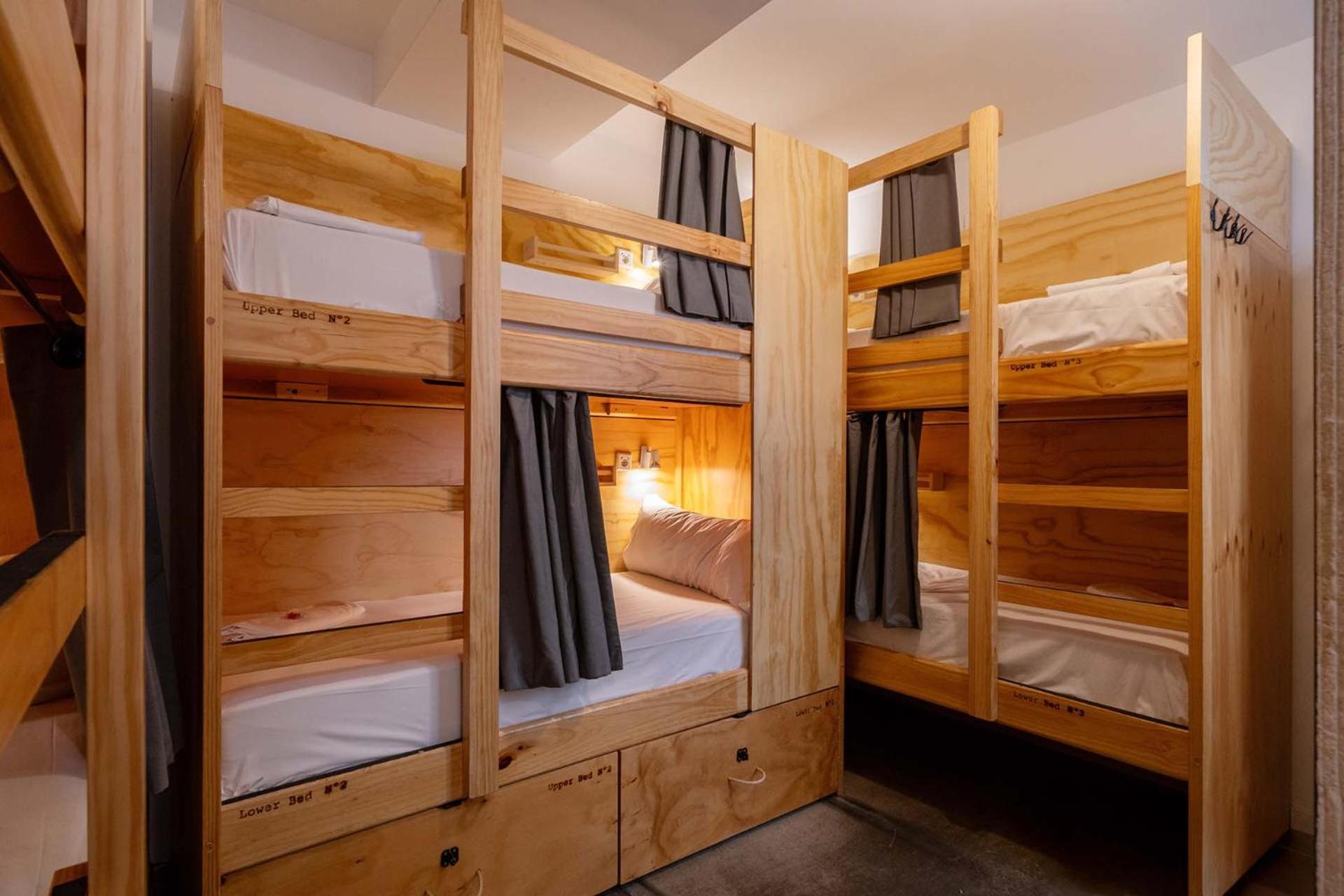 Single Bed in 6-Bed Mixed Dormitory Room with Private Bathroom