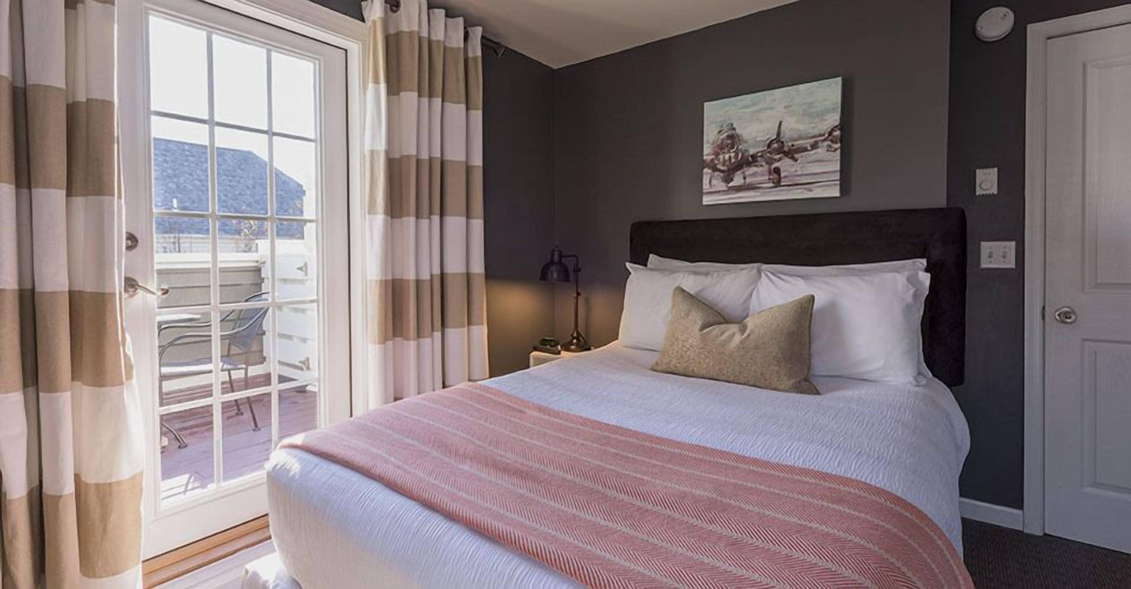 Room 25 - Full size bed with private bath & private deck