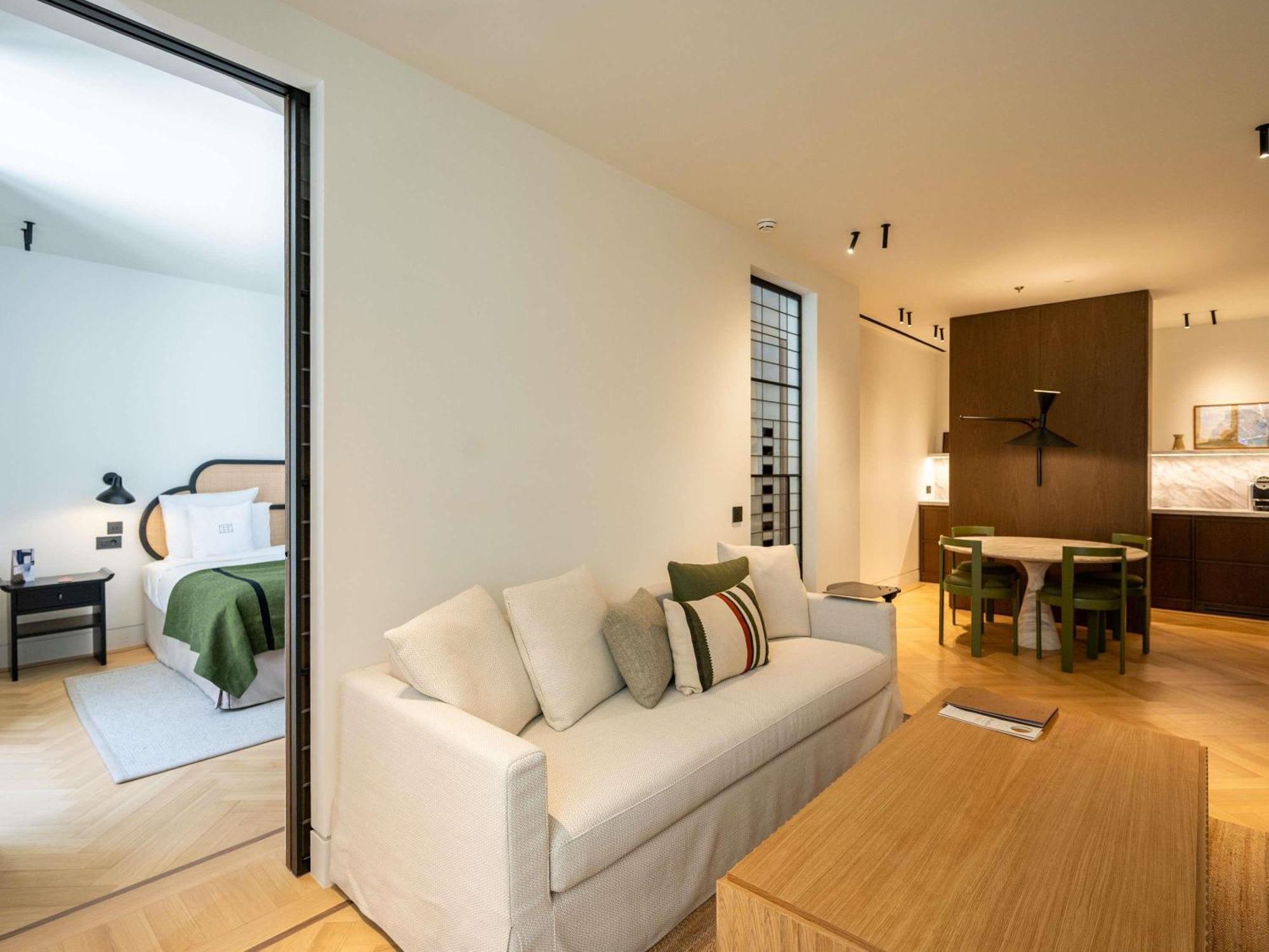 Deluxe King Suite
