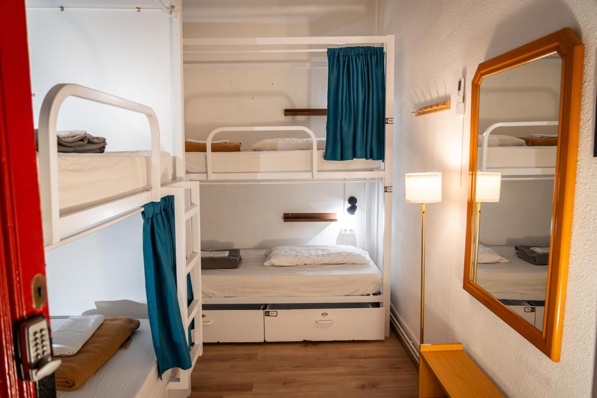 Bed 4-Bed Female Dormitory Room