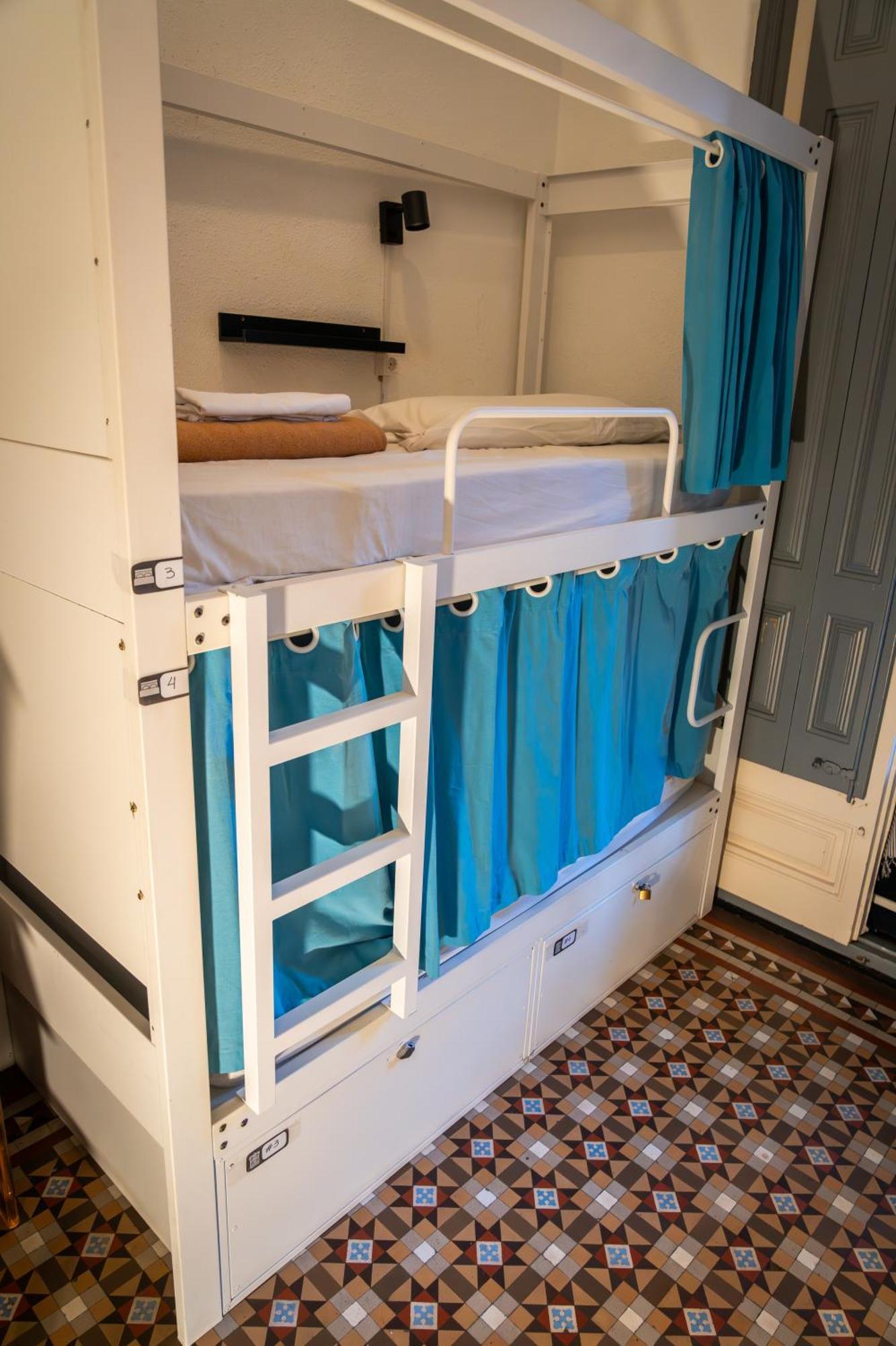 Bed 4-Bed Mixed Dormitory Room