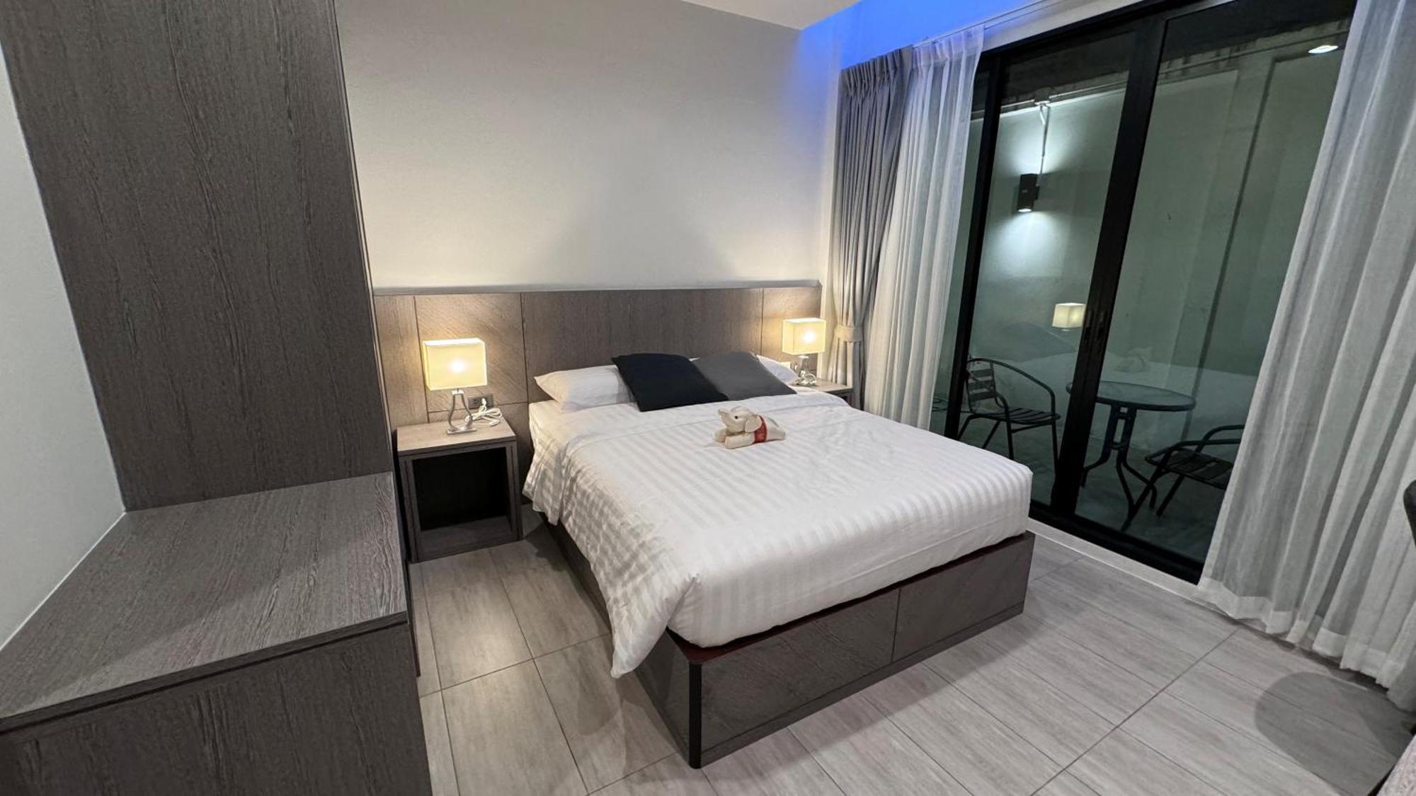 Queen Room with Balcony - Non-Smoking,1739913277:JPEG