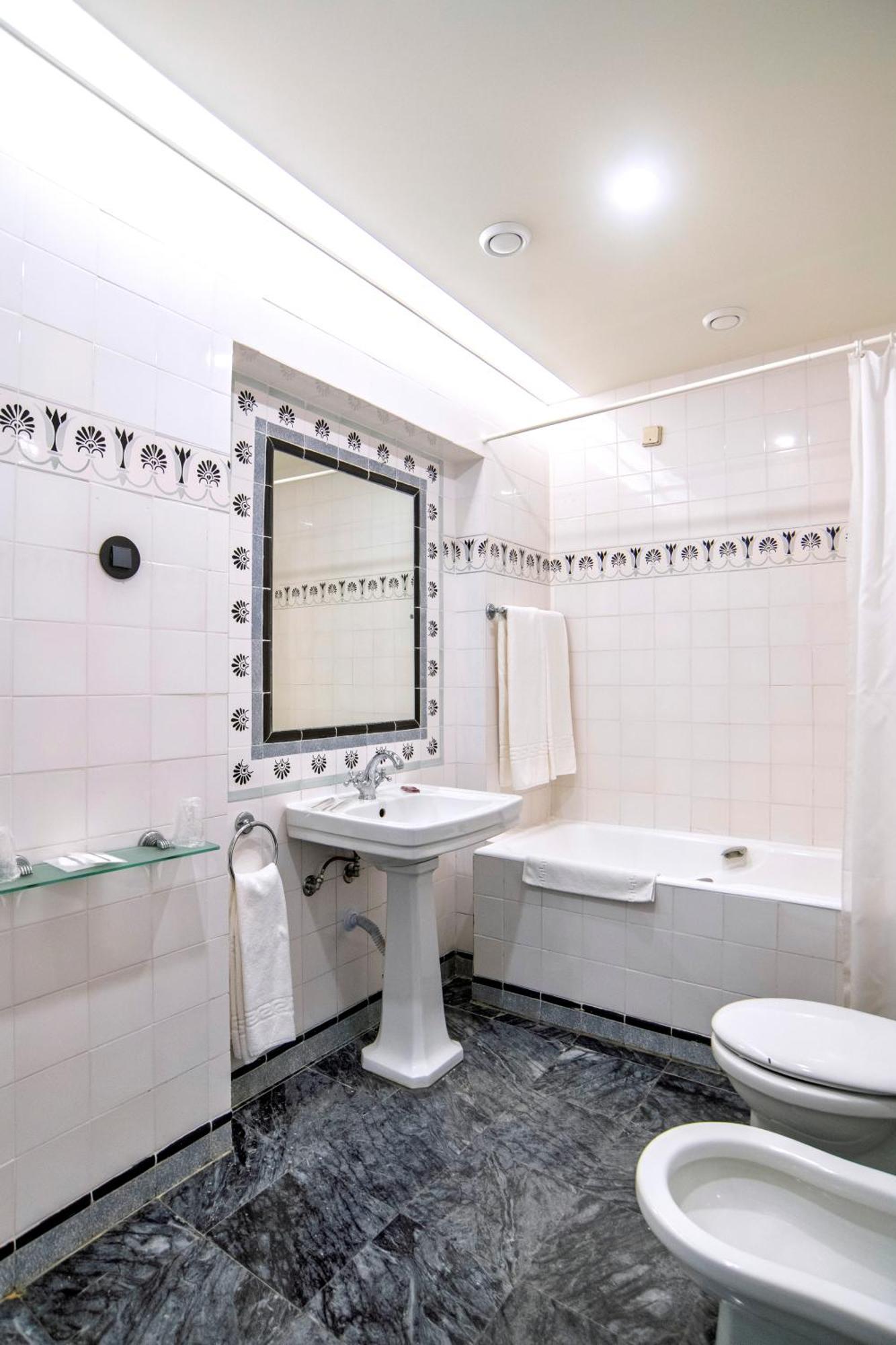 Double or Twin Room Rossio Square view