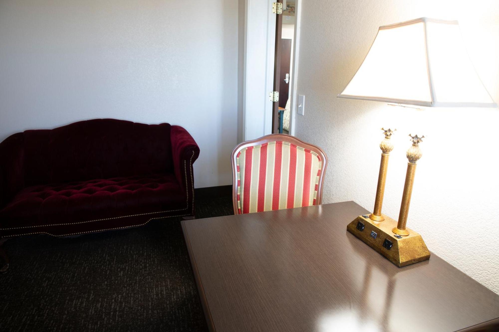 Executive King Suite with Jetted Tub