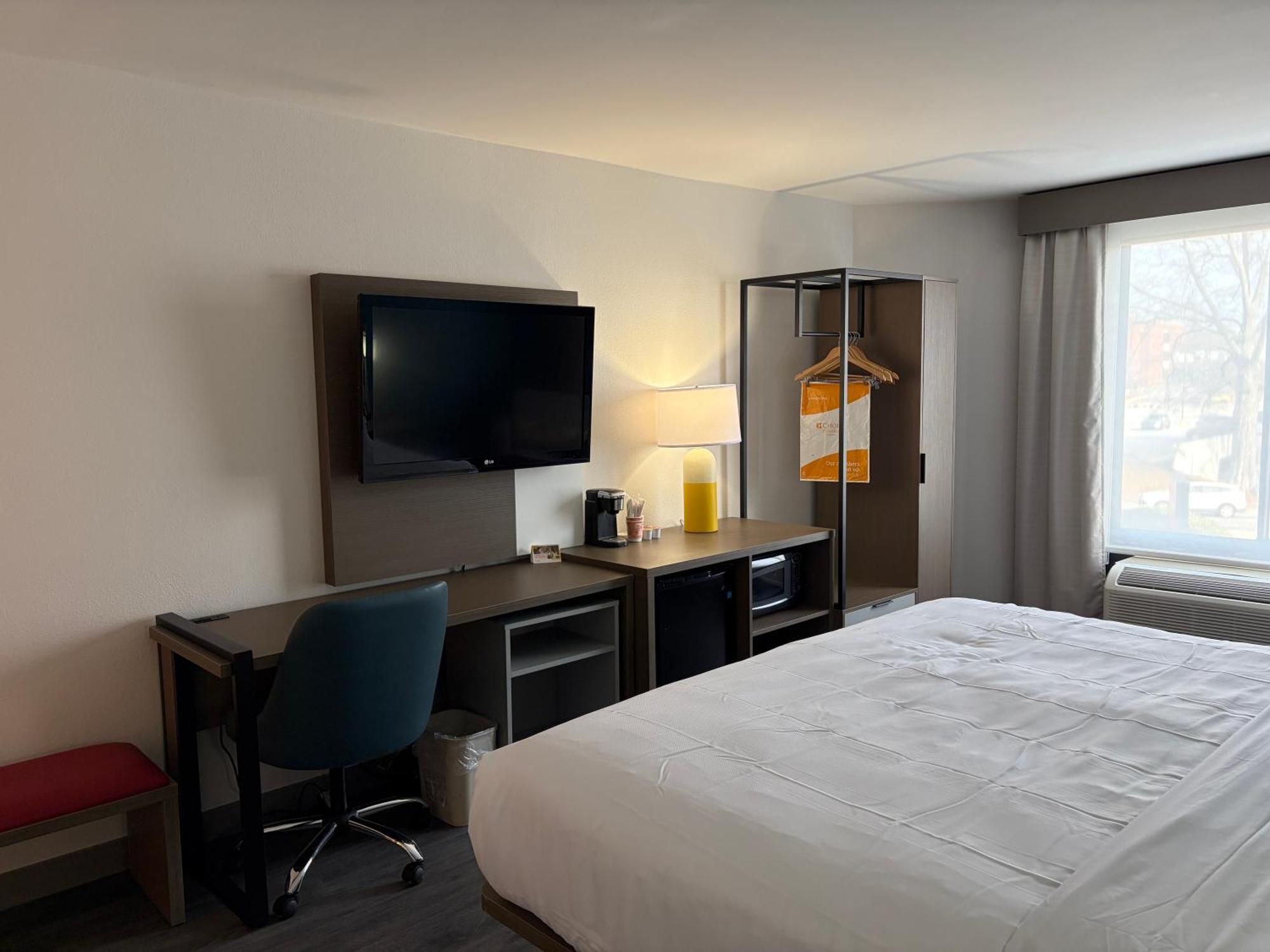 King Room with Patio - Non Smoking/Interior Hall