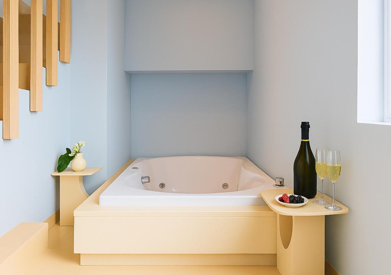 Suite with Hot Tub