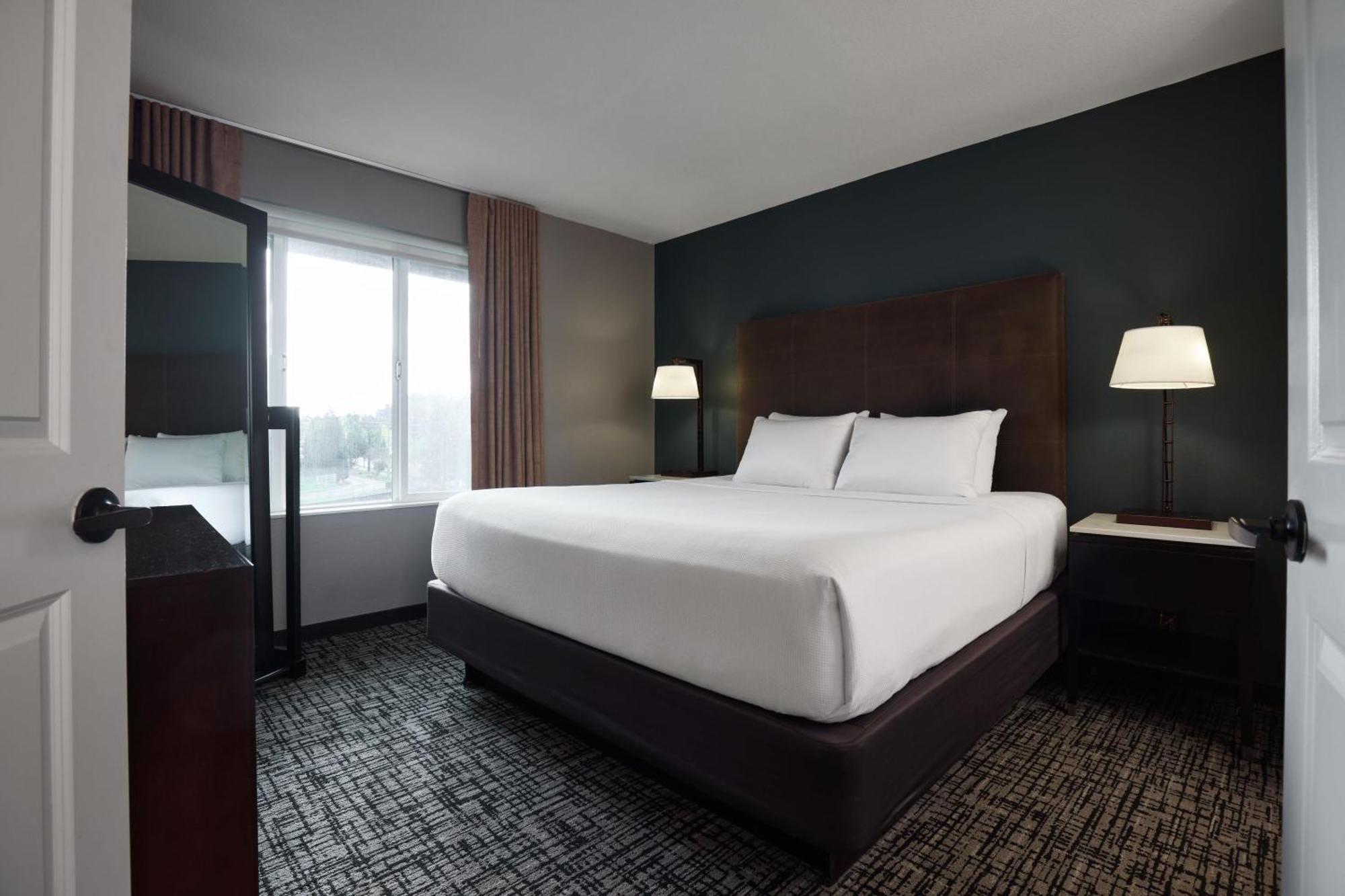 One-Bedroom King Suite,1742842221:JPEG