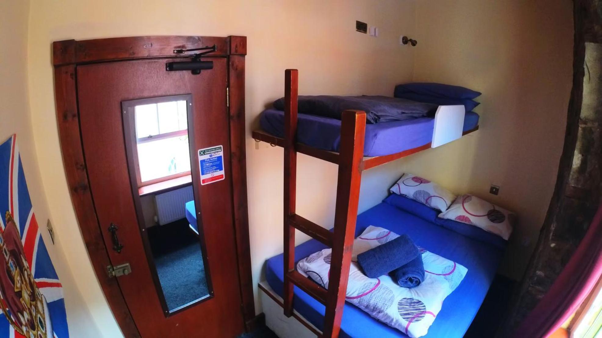 Standard Twin Room with Shared Bathroom