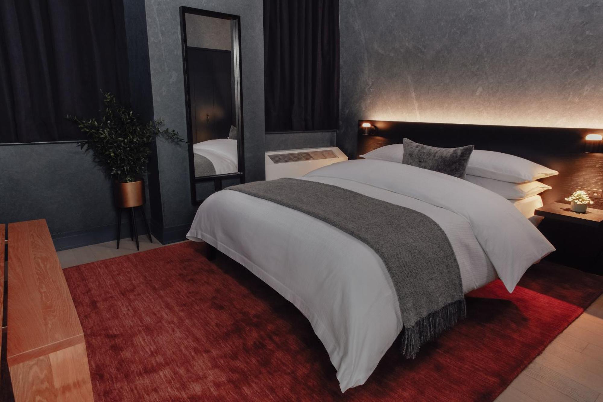 Two Bedroom King Queen 24 or 7 Front Desk