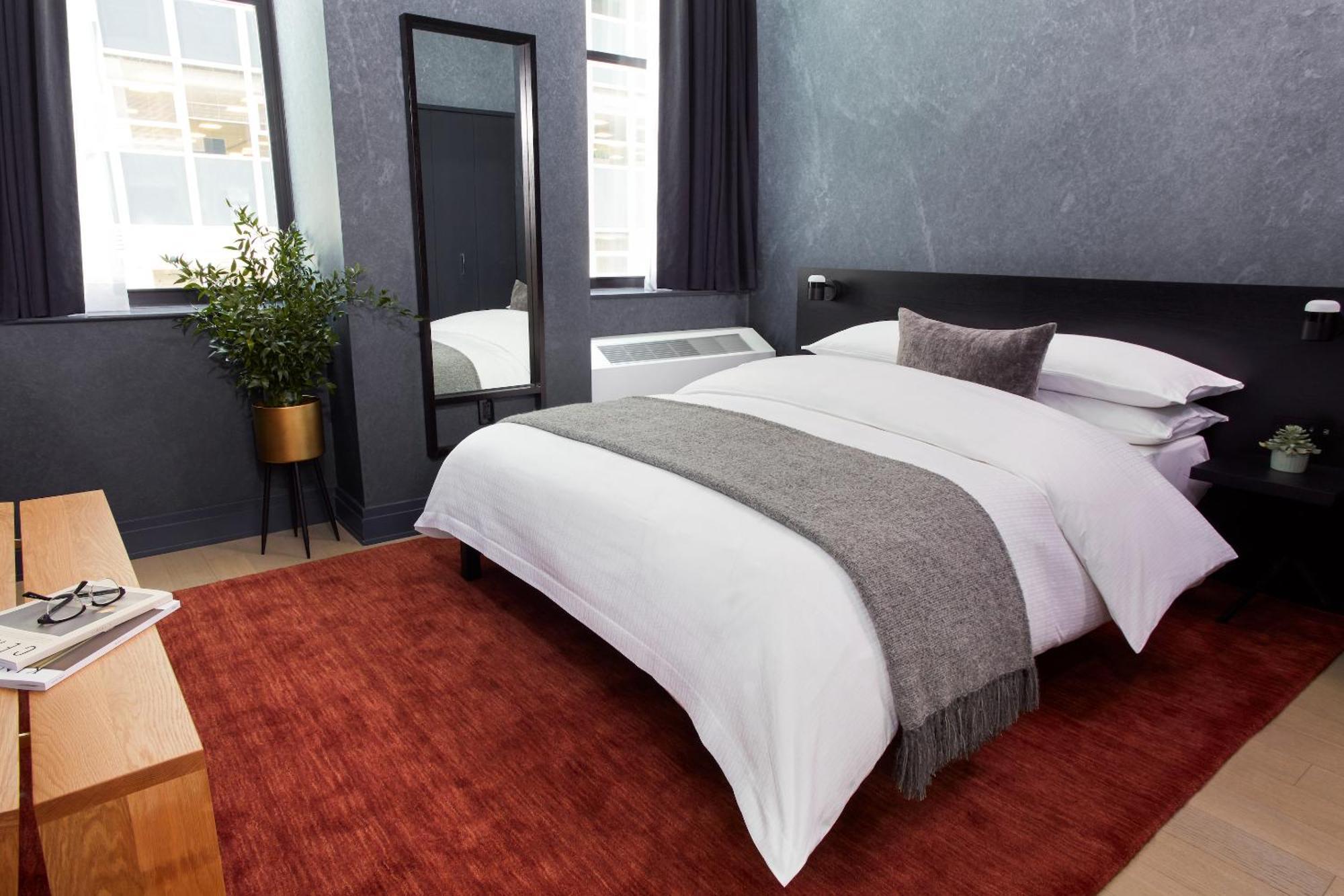 Two Bedroom King Queen 24 or 7 Front Desk