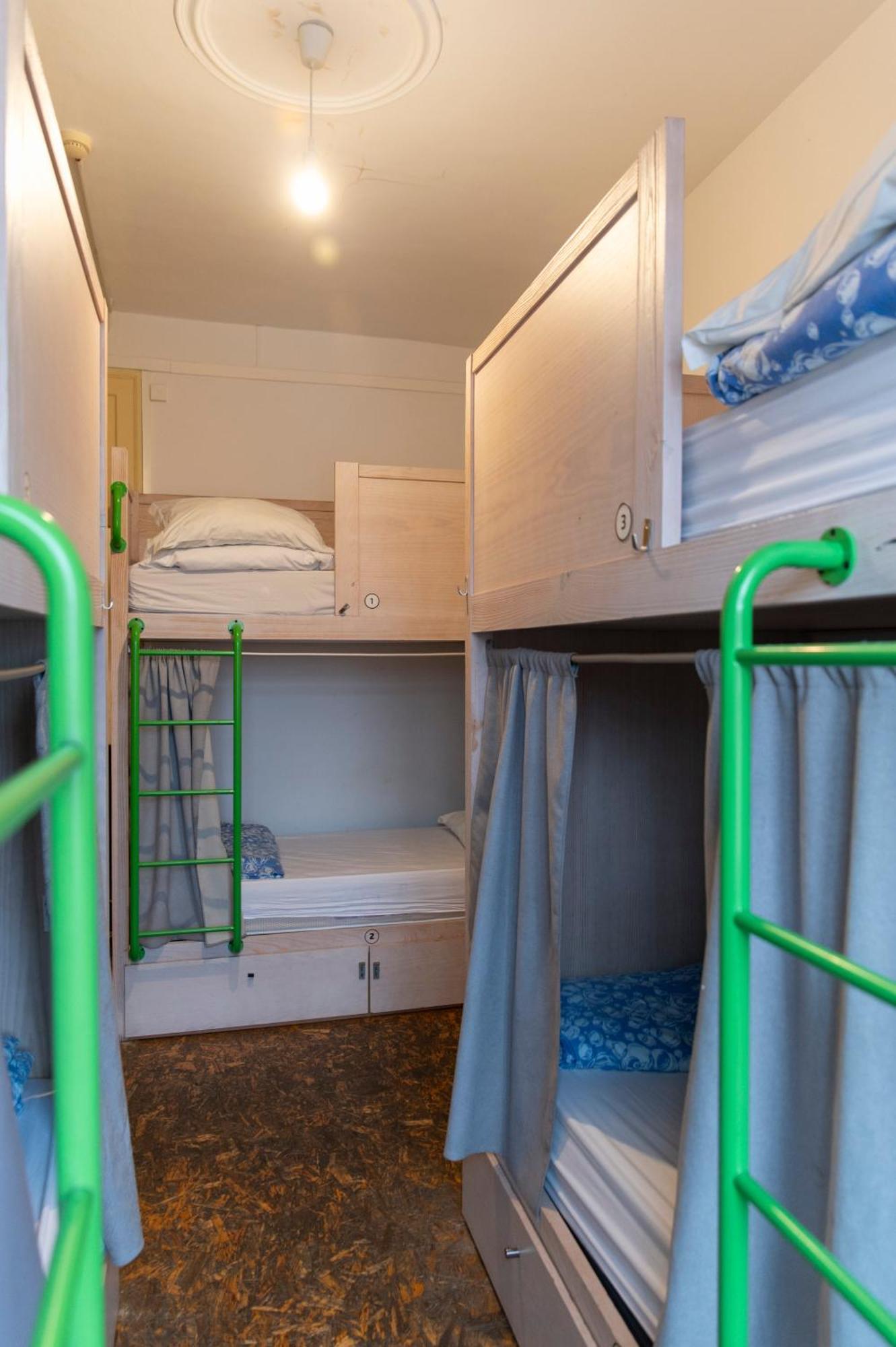 Bed 6-Bed Mixed Dormitory Room Bathroom,1742966828:JPEG