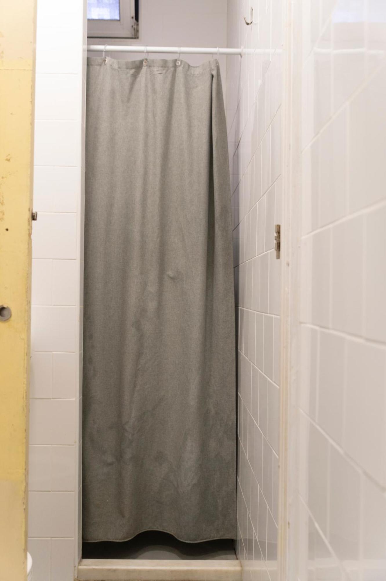 Bed 6-Bed Mixed Dormitory Room Bathroom