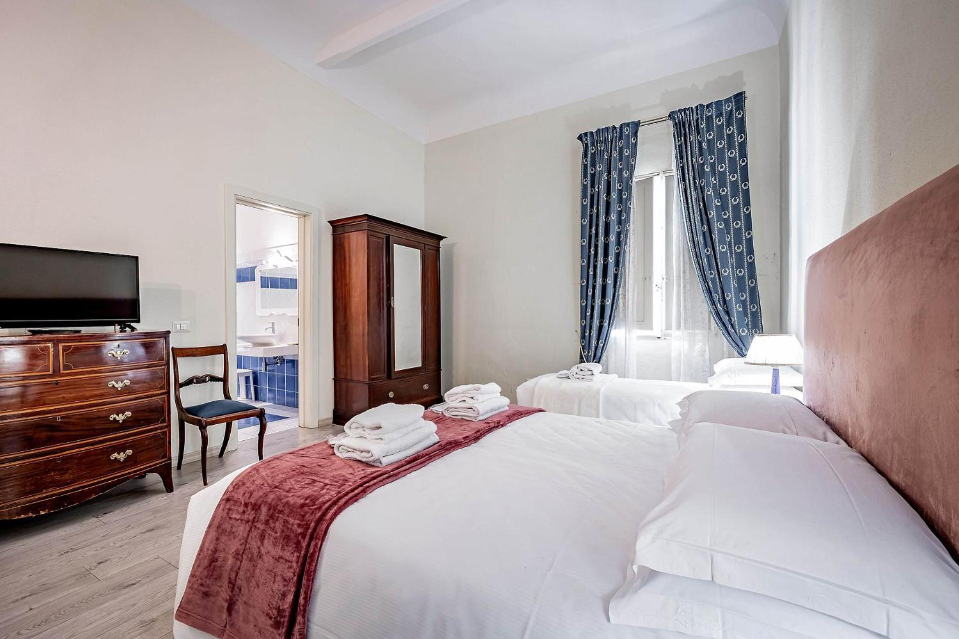 Deluxe Double Room bathtub