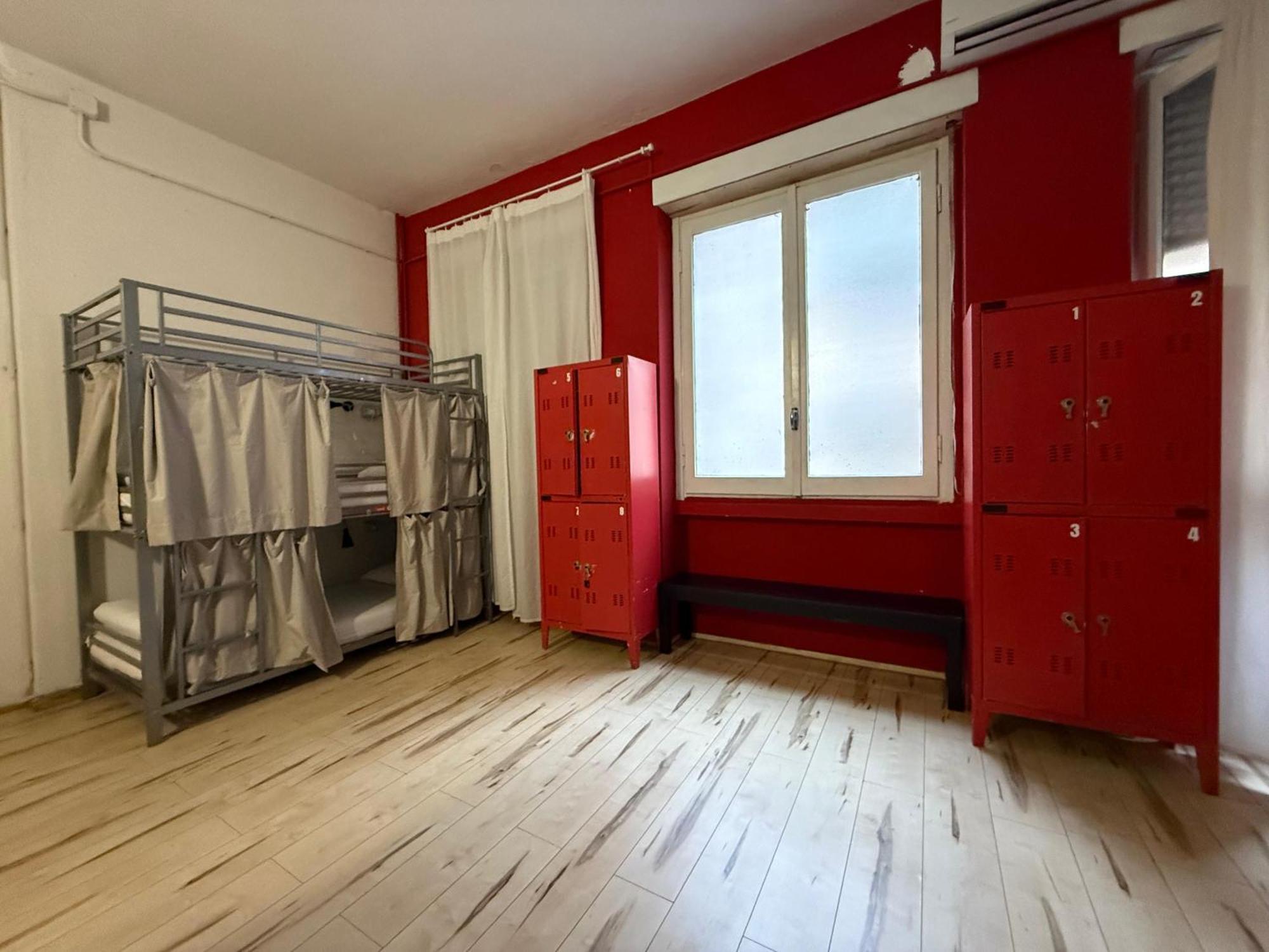 Bed in 8-Bed Mixed Dormitory Room