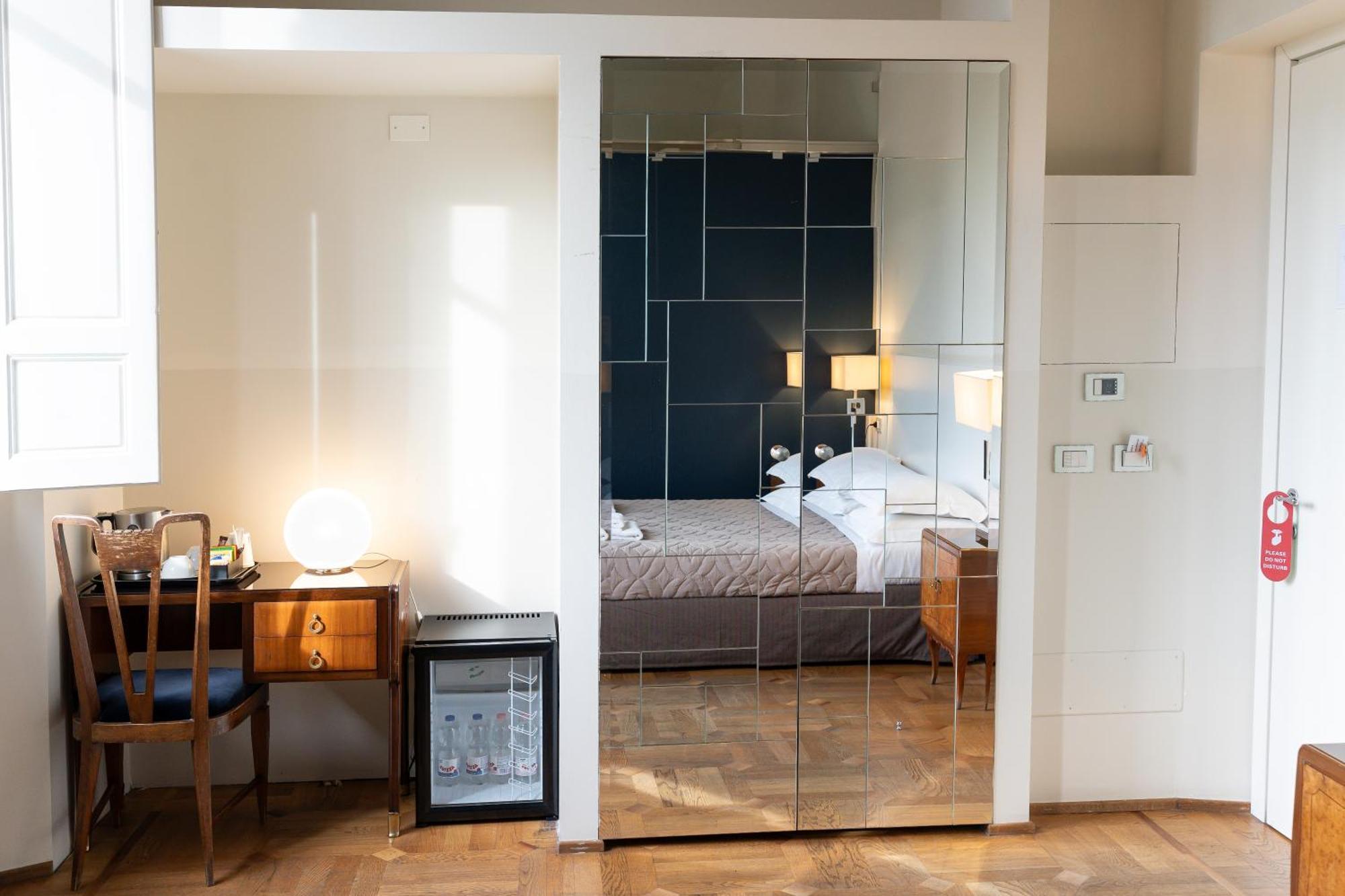 Superior Double Room bath garden view