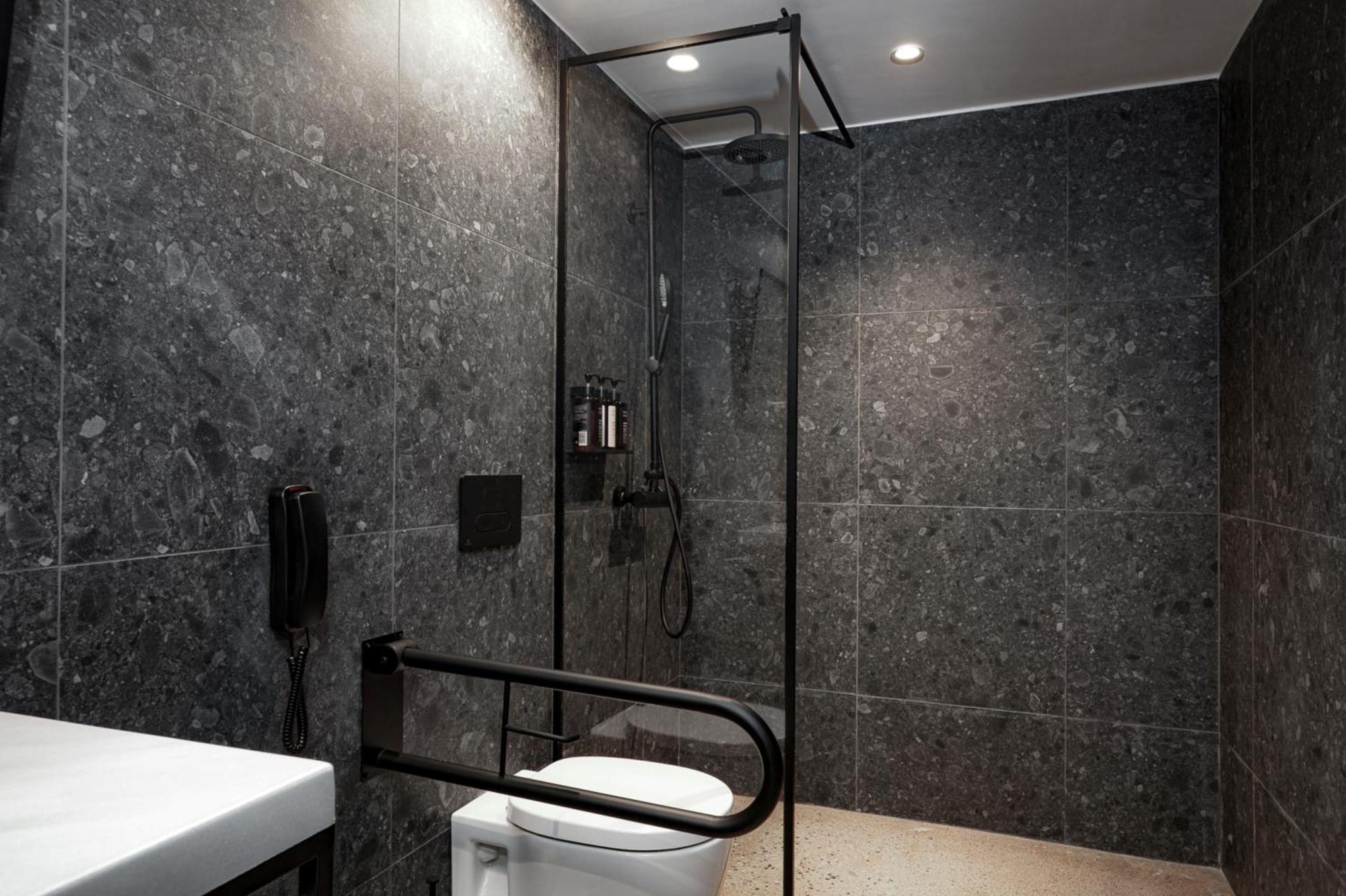 Queen Room - Mobility Access