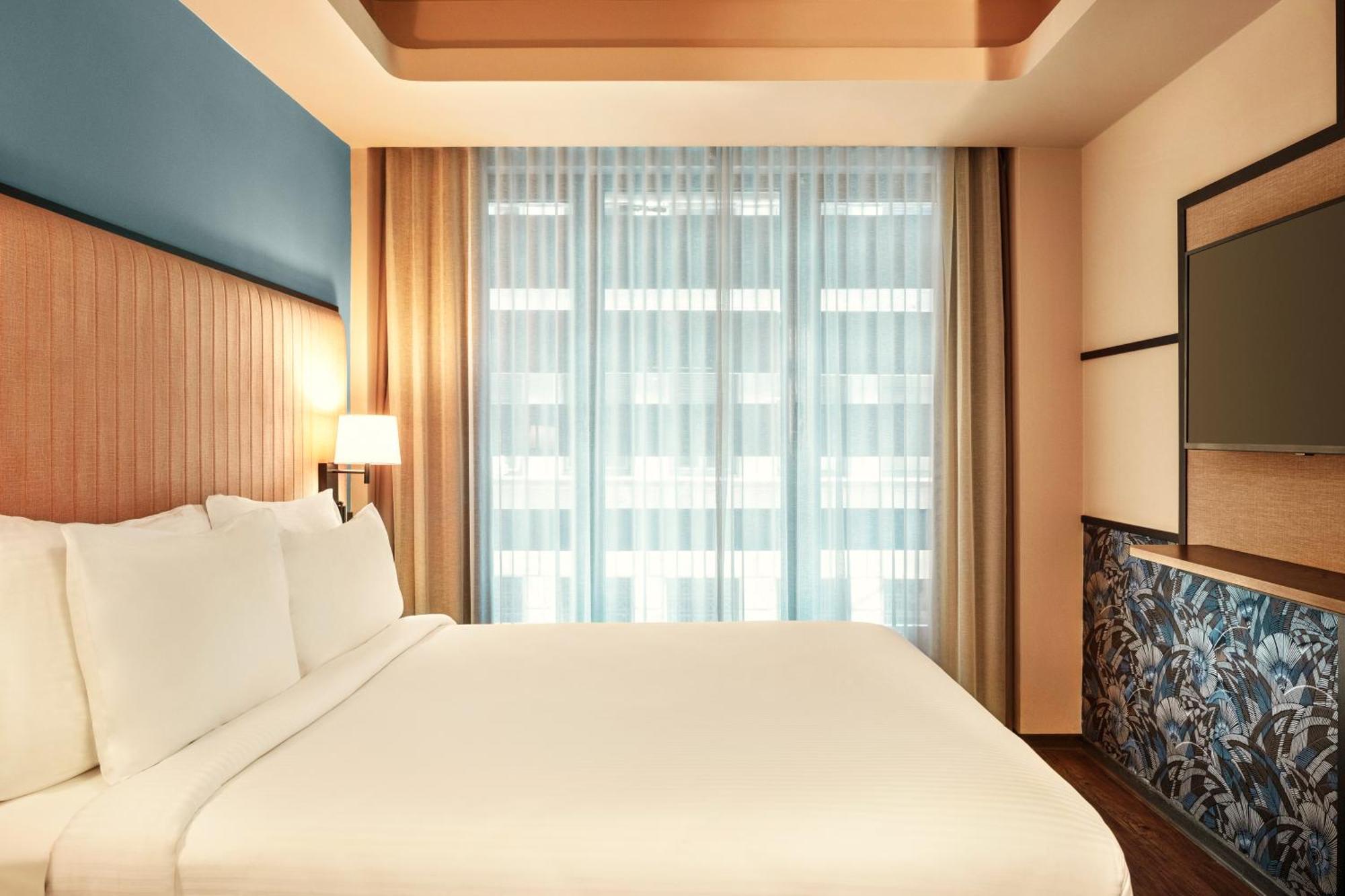 Classic Twin Room with City View