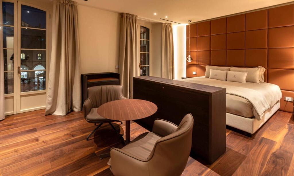 Deluxe King Room,1743902913:JPEG