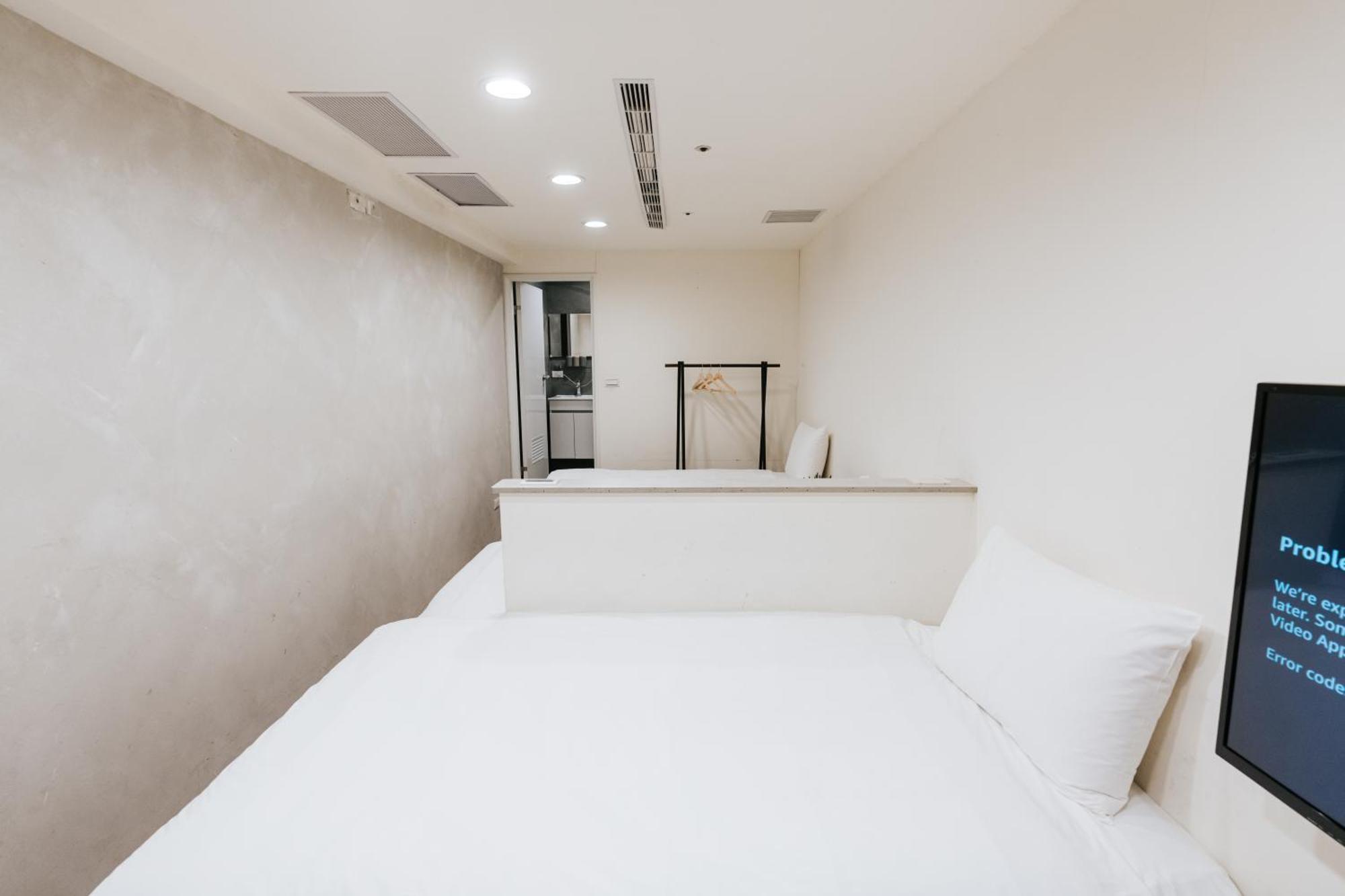 Basic Triple Room with Shared Bathroom
