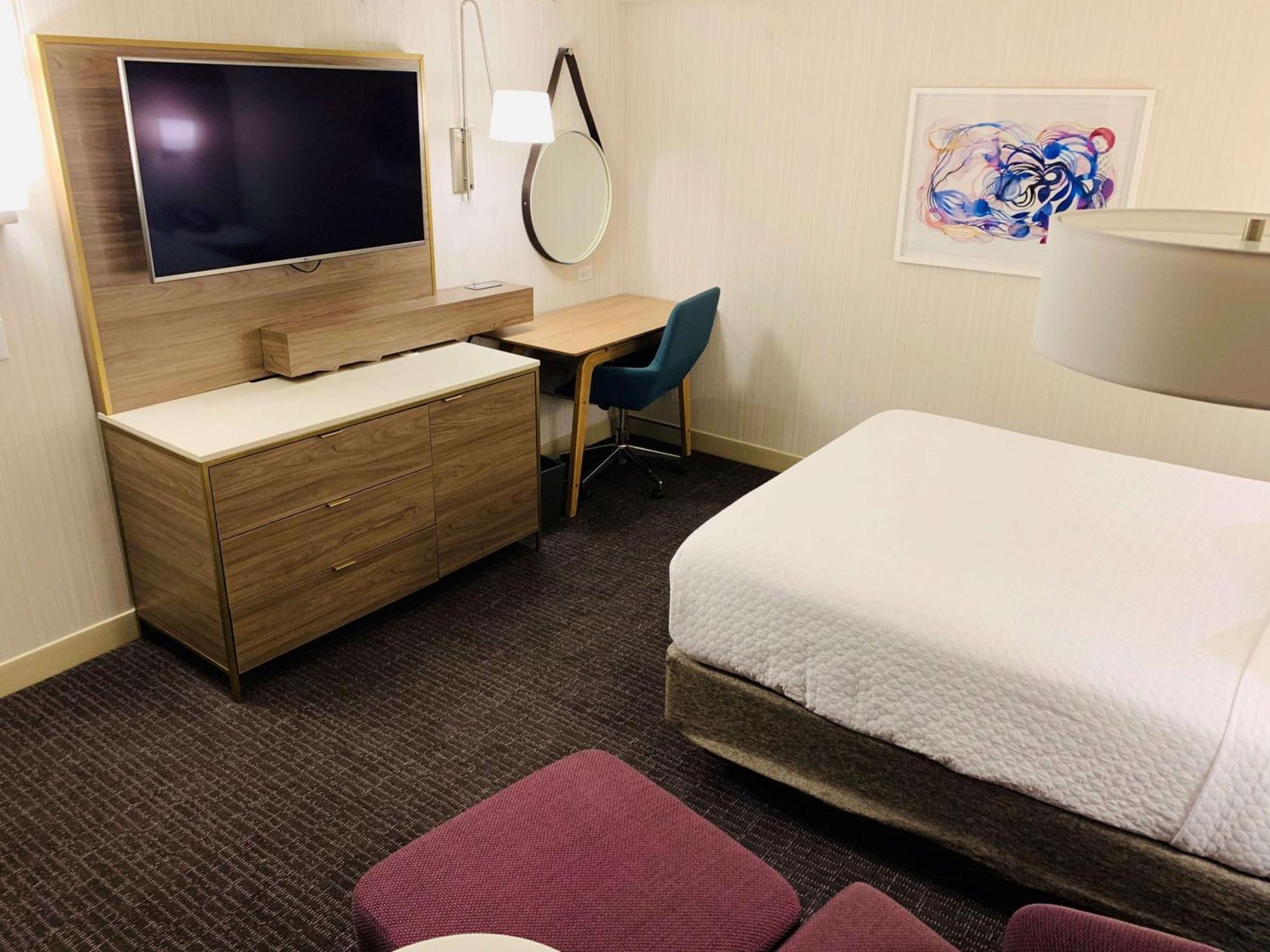 Deluxe Queen Room,1746851936:JPEG