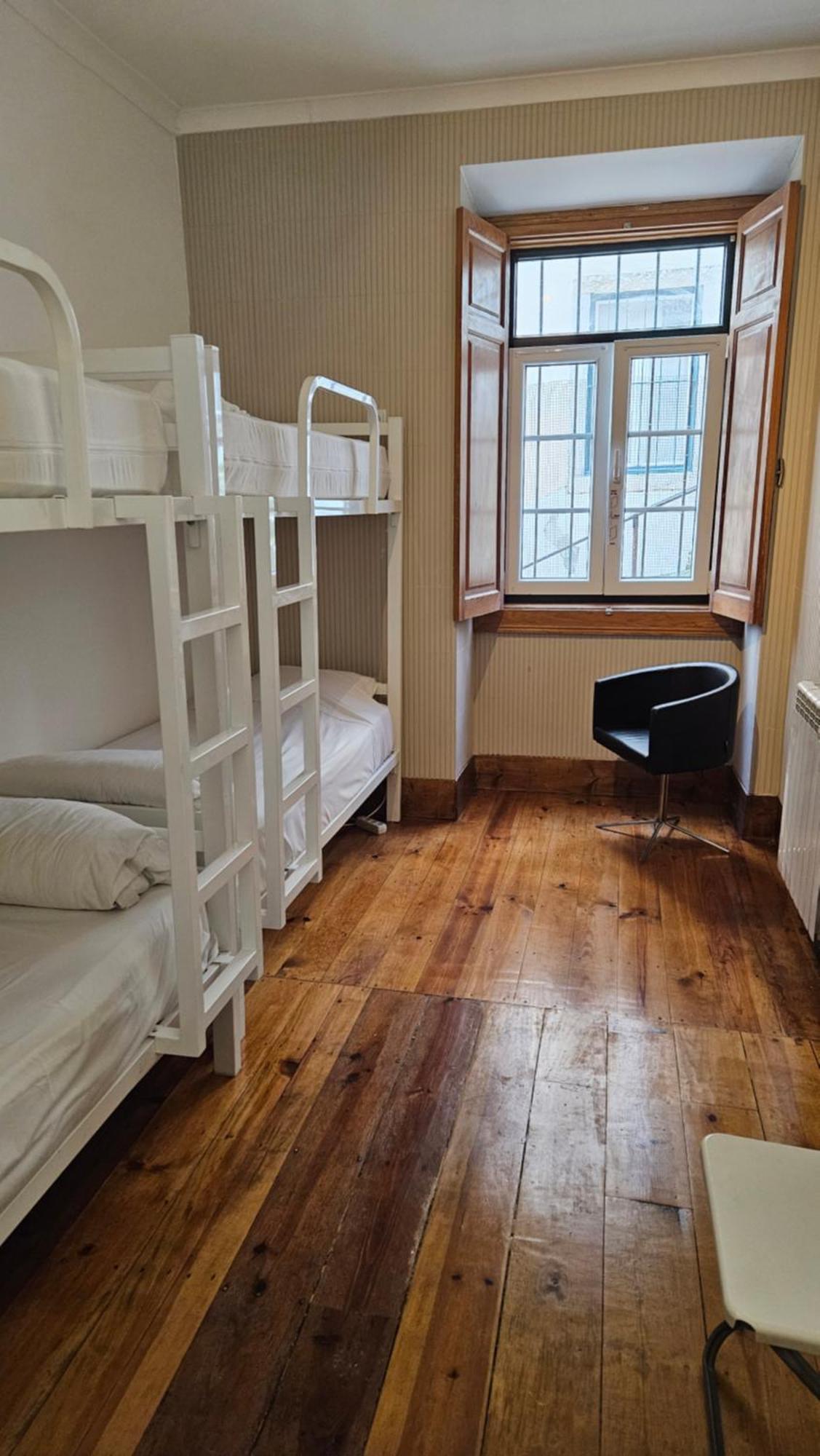 Single Bed Mixed Dormitory Room 8 Beds