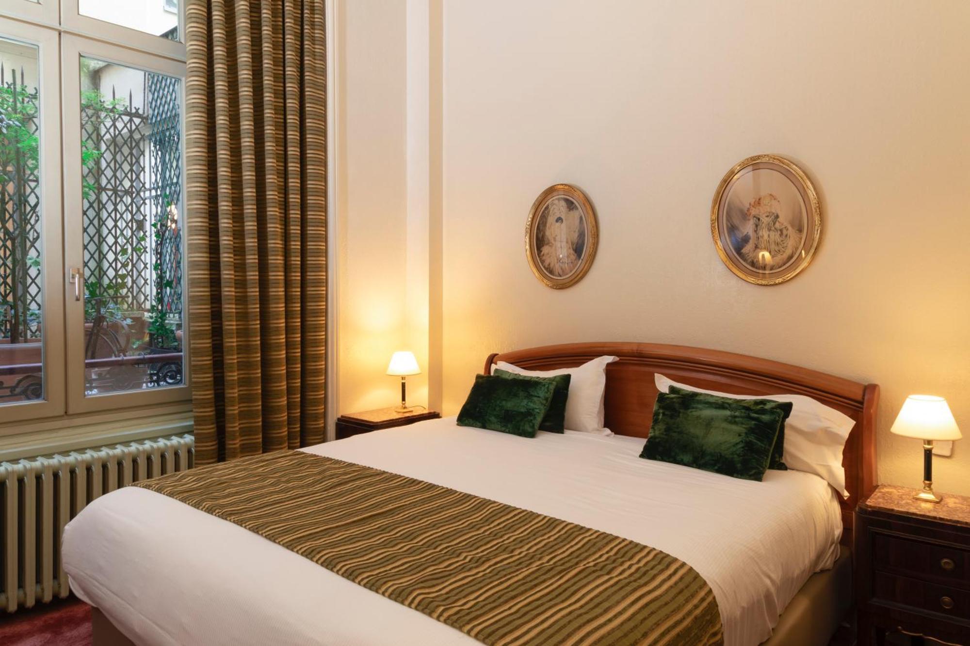Chambre double rez-de-chaussee