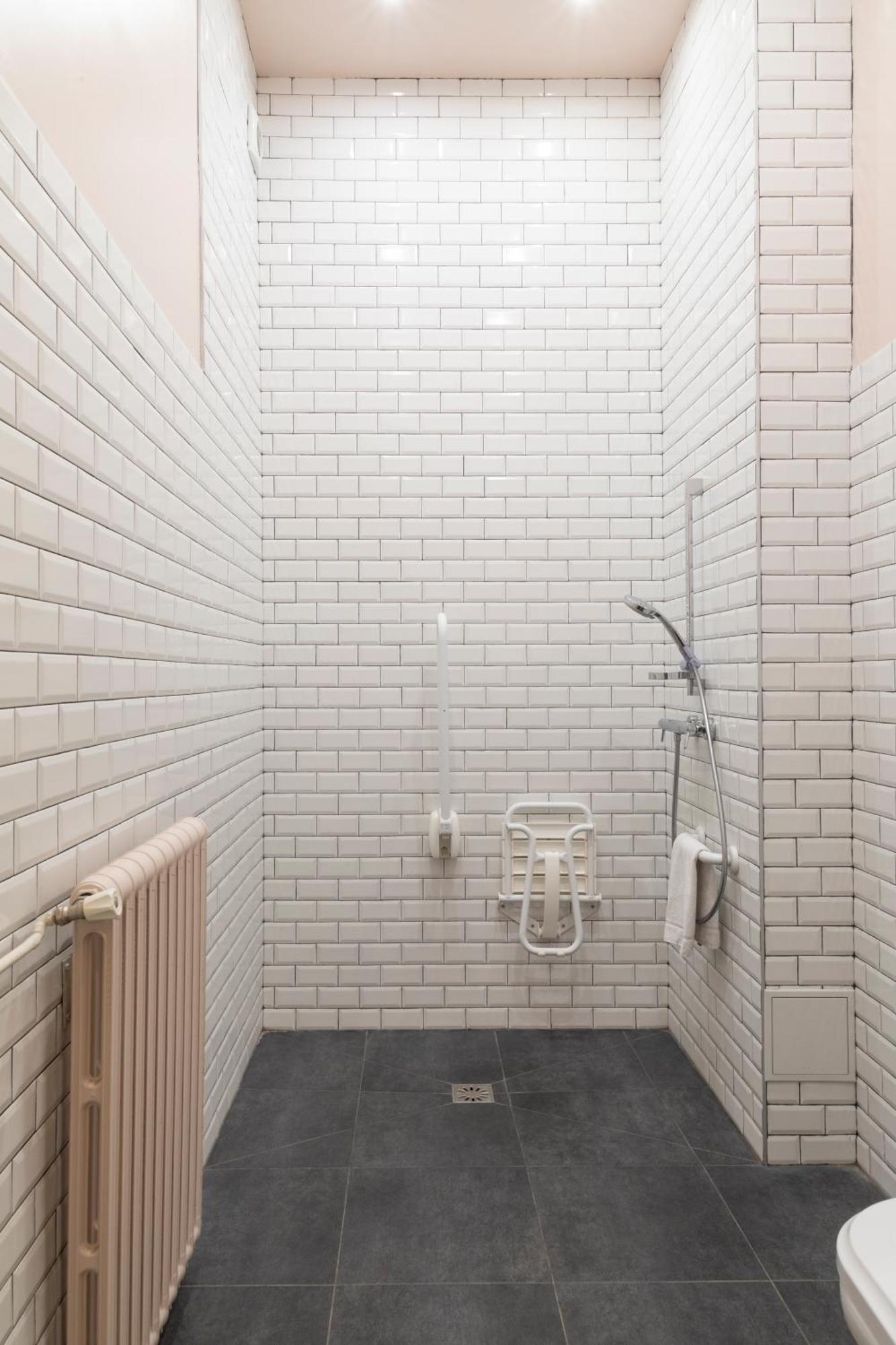 Double Room Disability Access Ground floor Street Side