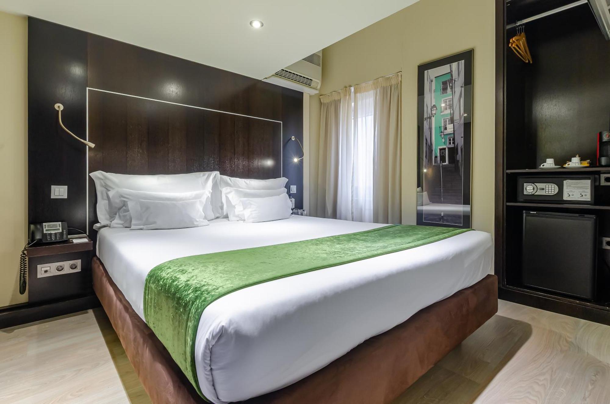 Mini Double Room with Interior View