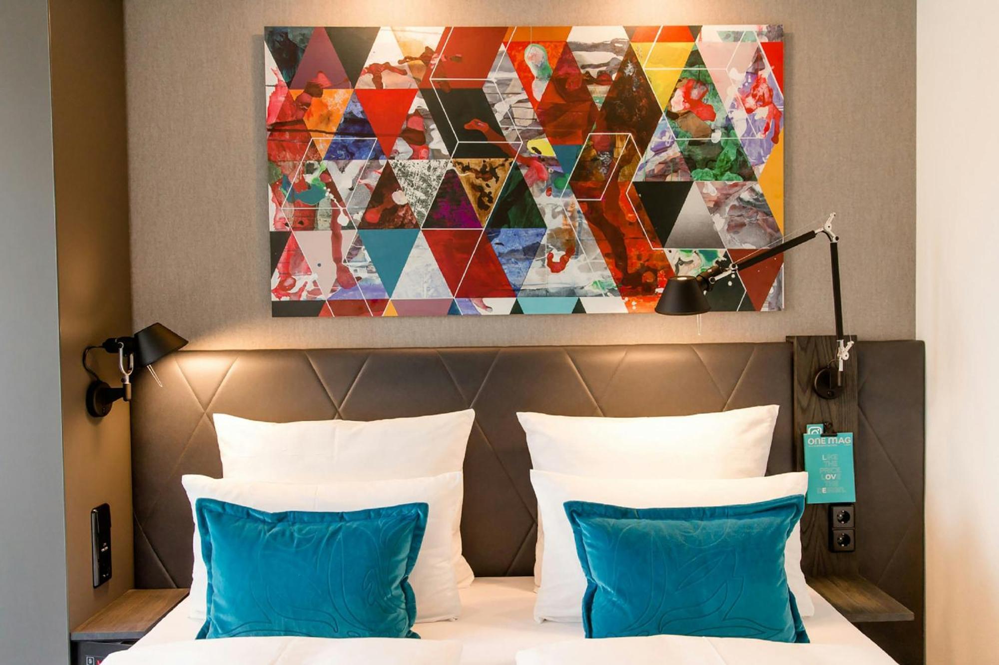 Deluxe Room (2 Adults + 1 Child)