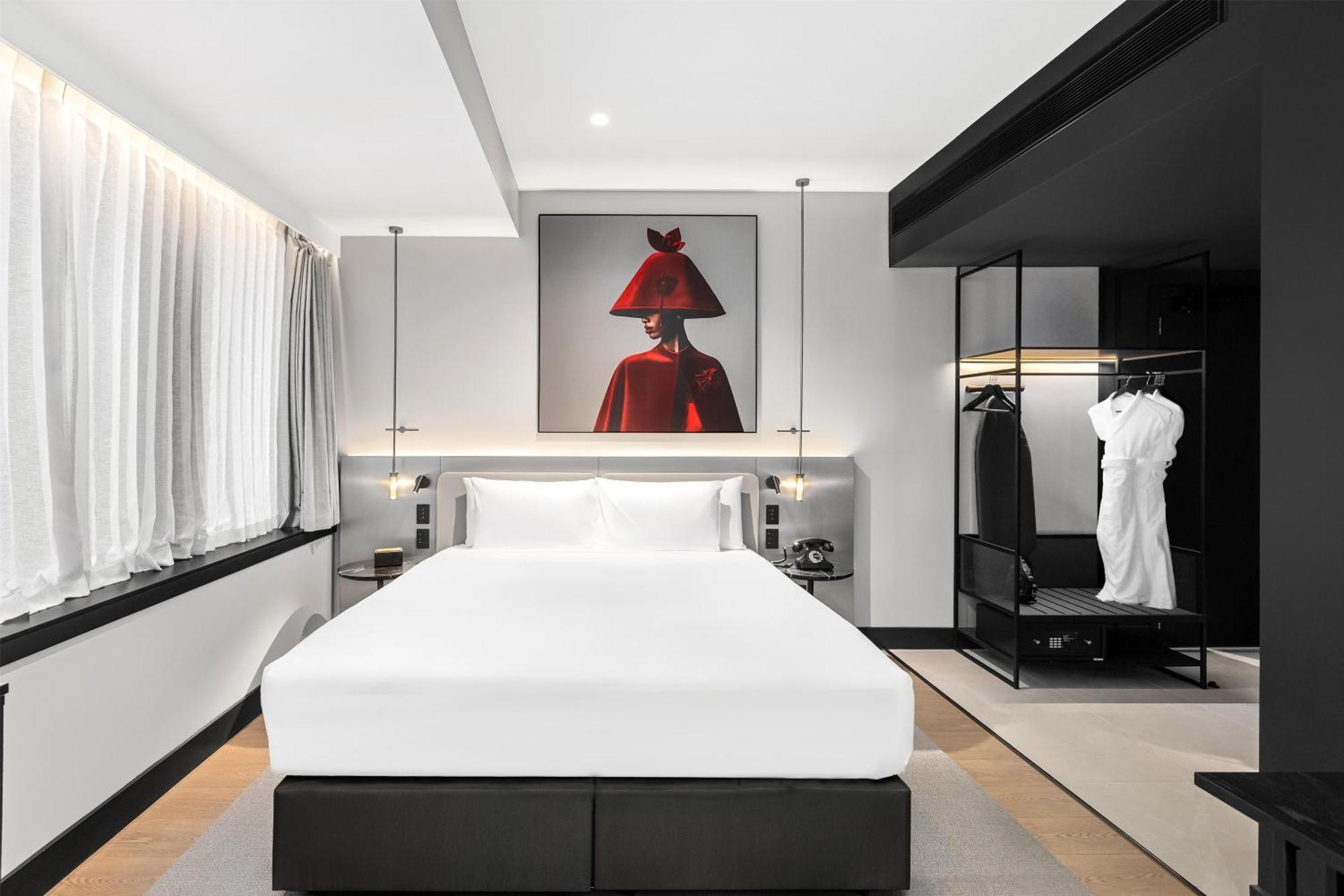Superior Corner Room