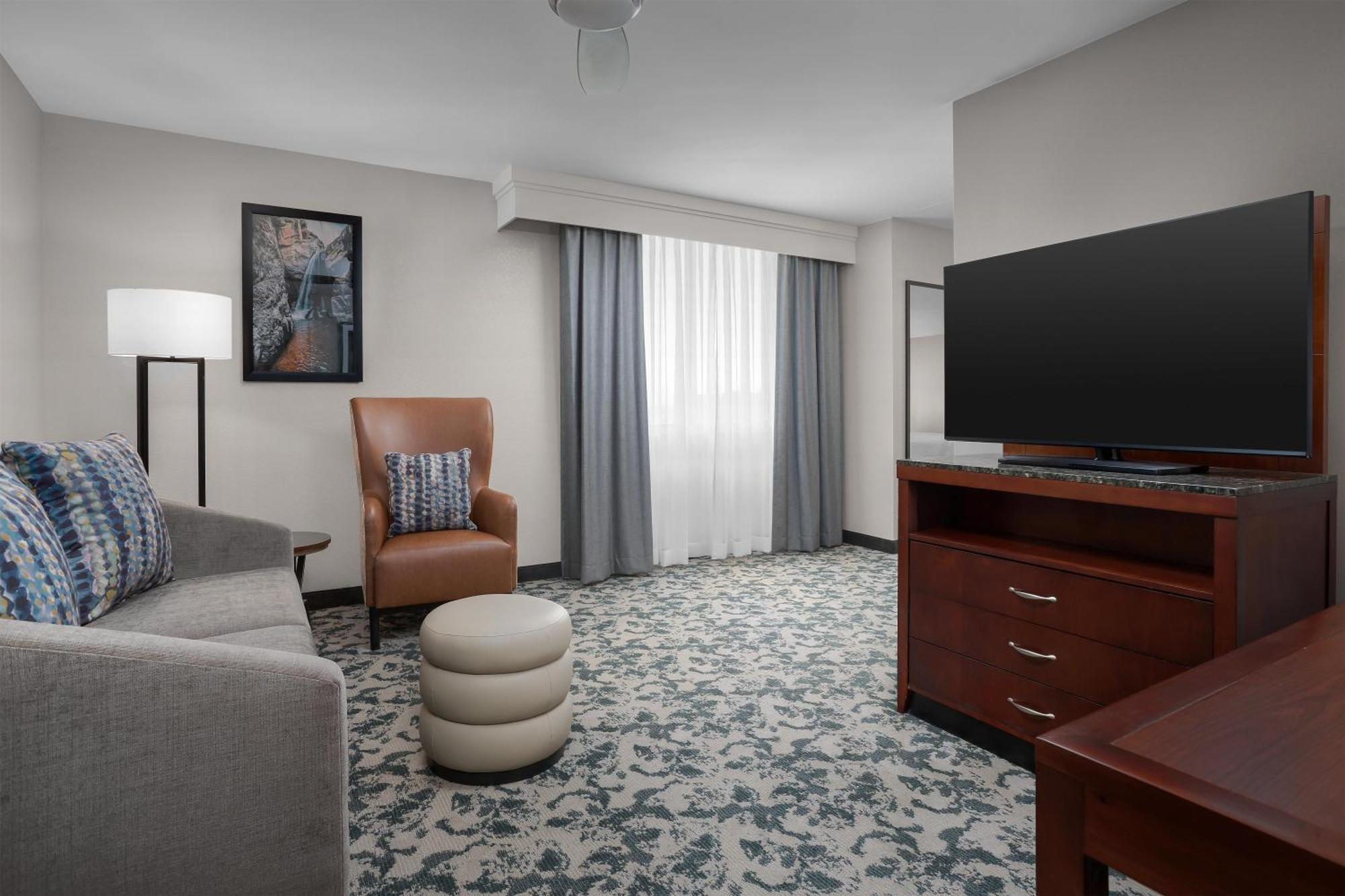 Junior King Suite with Seating Area,1756426724:JPEG