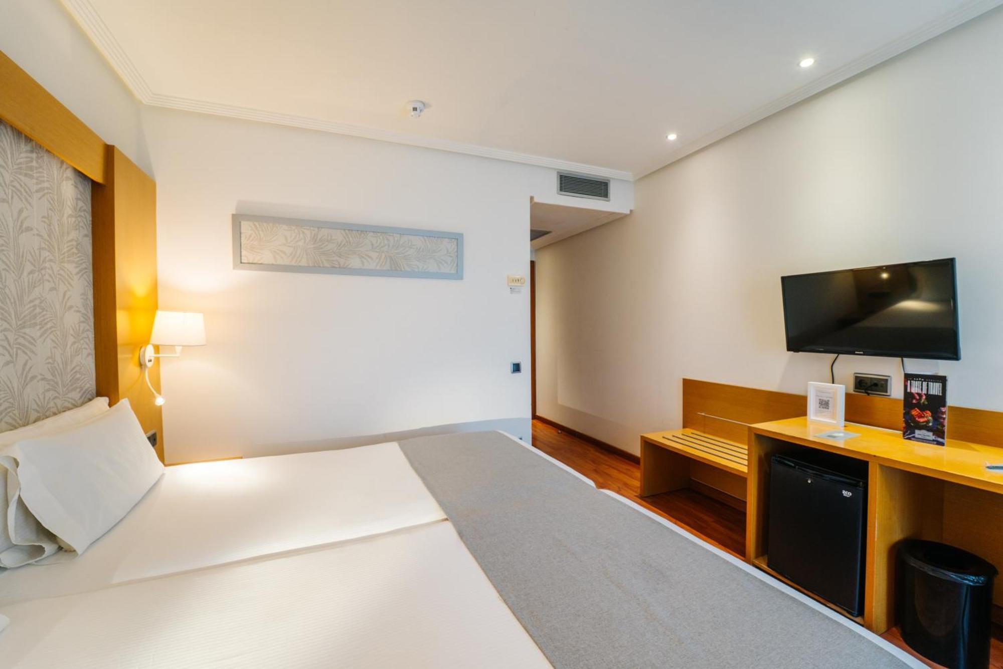 Double Room (1 Adult + 1 Child)