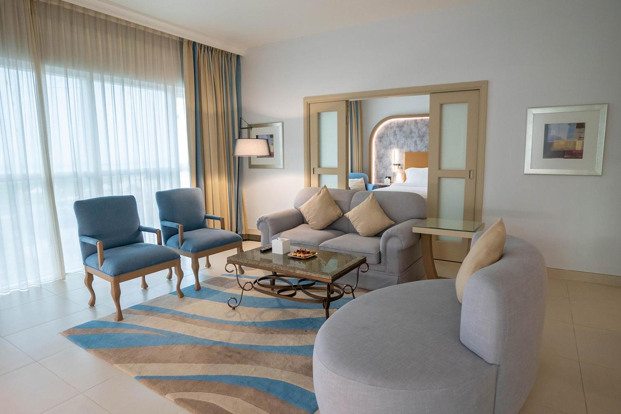 Family Deluxe One Bedroom Suite Sea View
