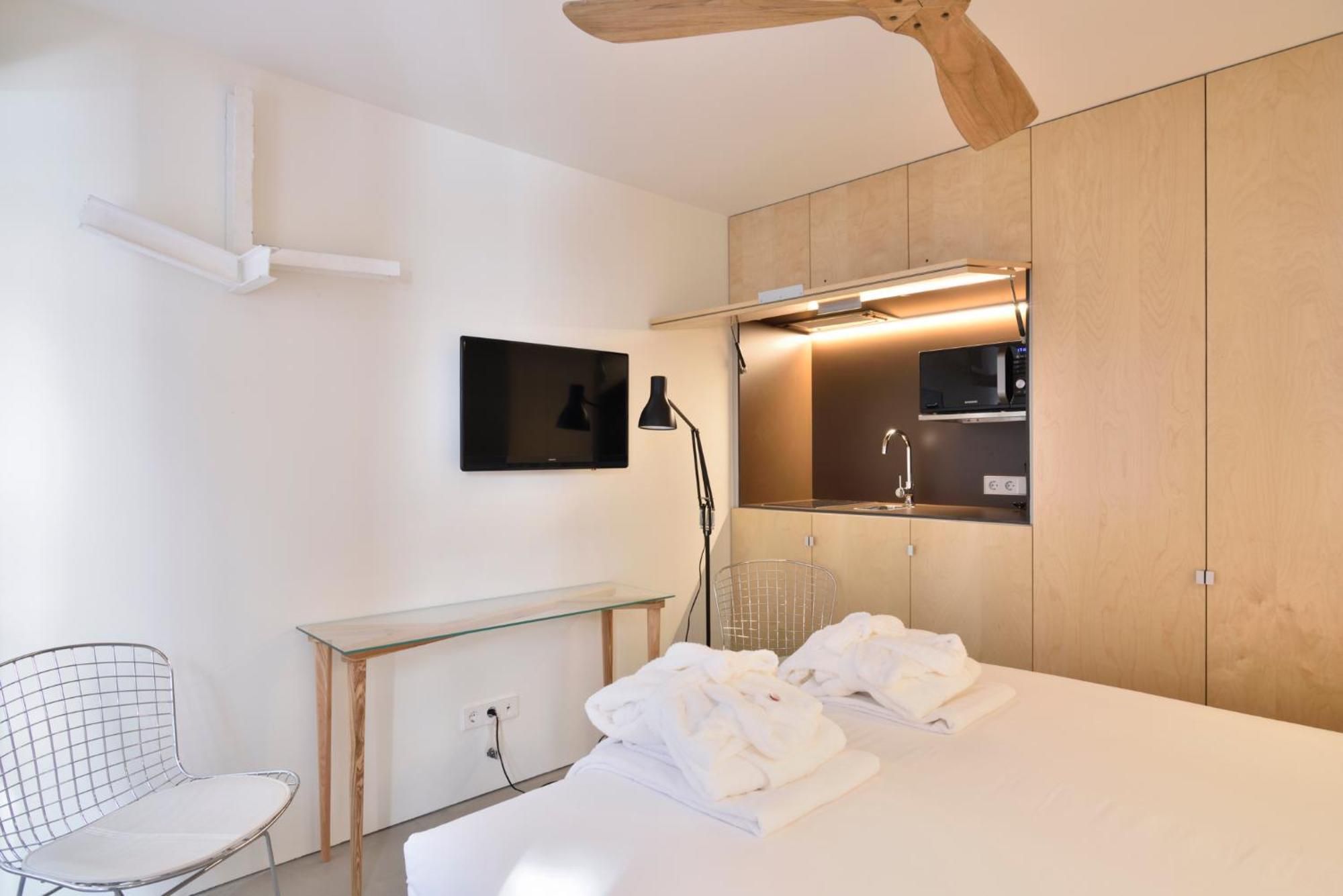 Double Room Private Bathroom Street View