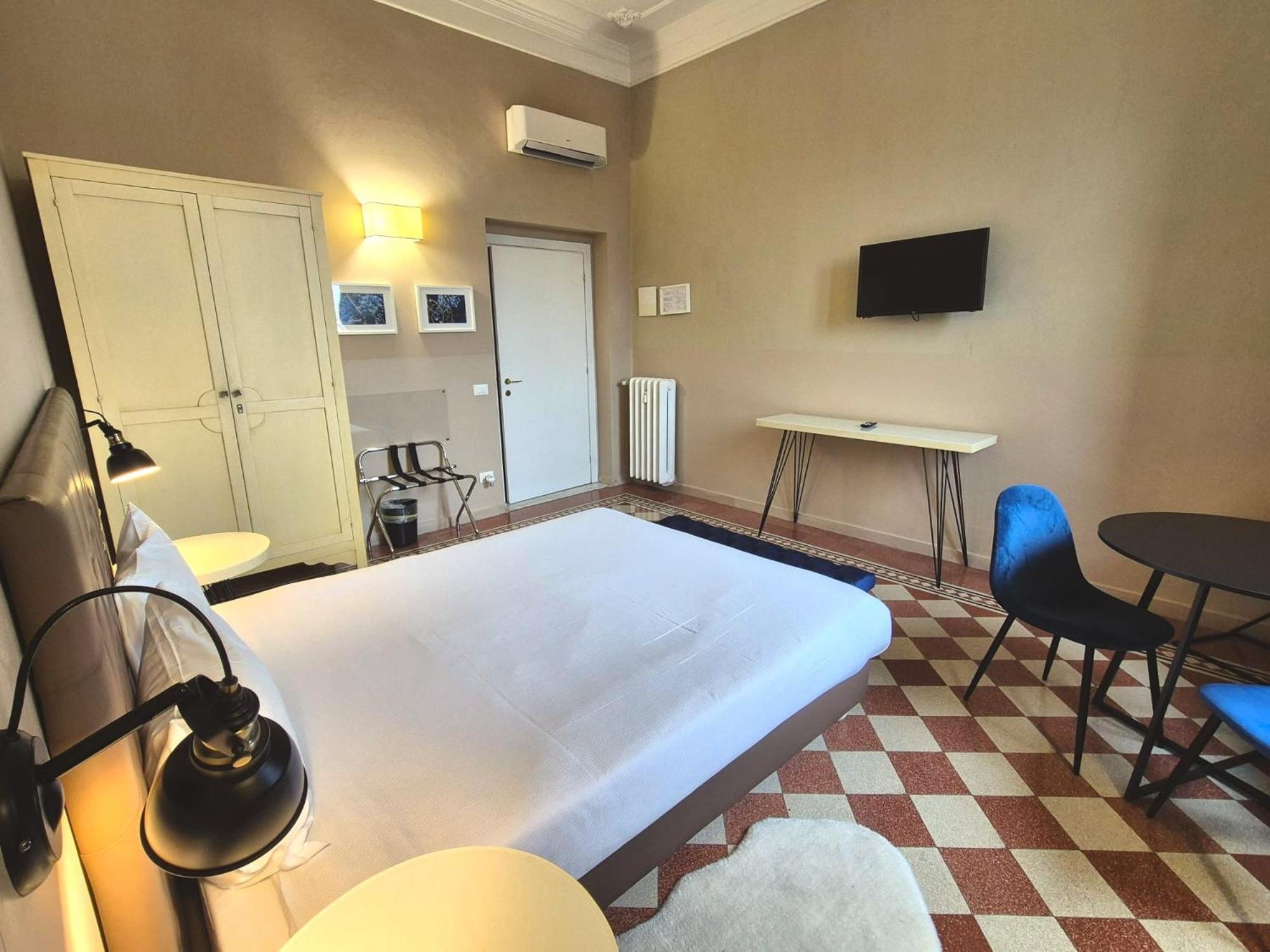 Deluxe Queen Room