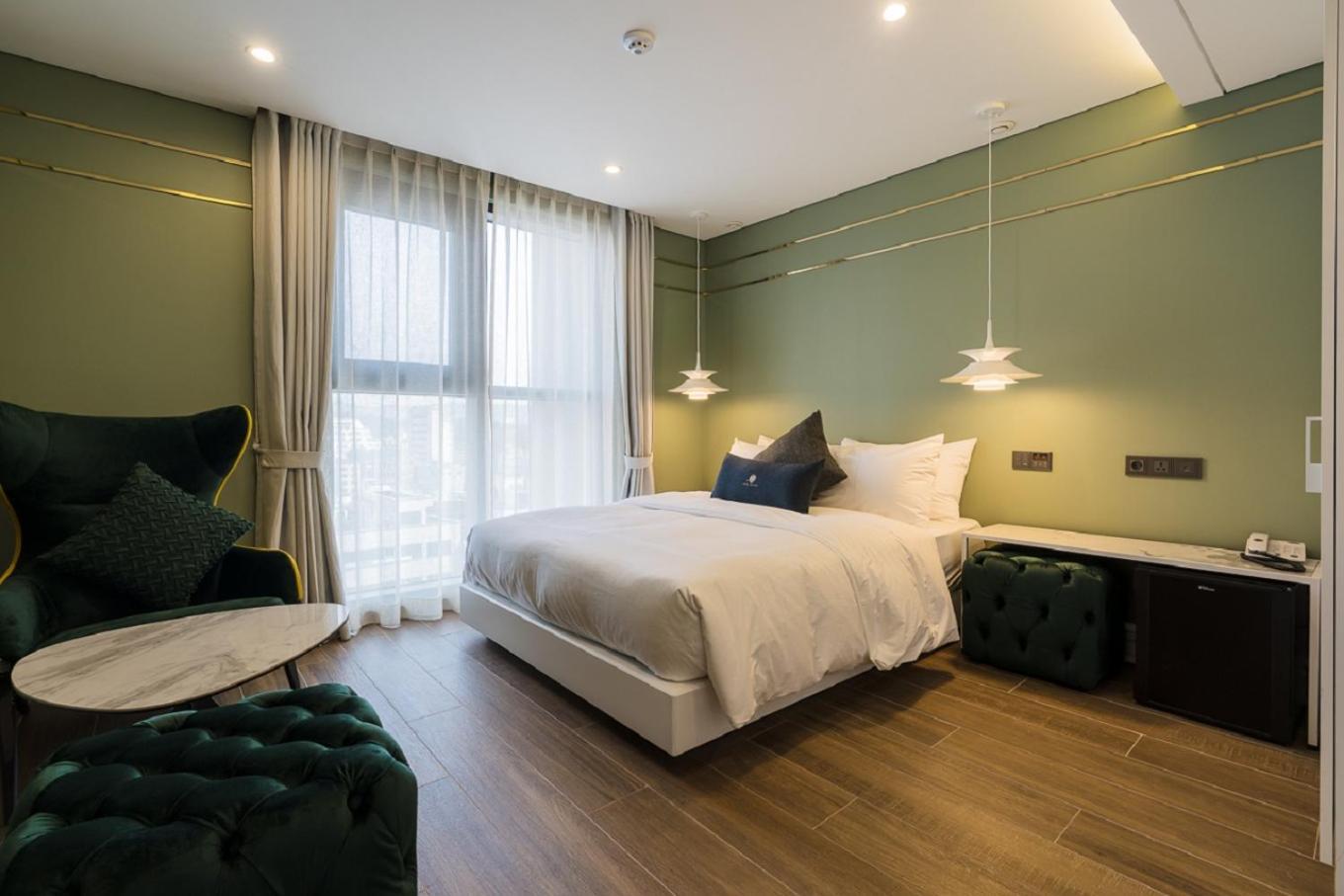 Double Room,1756740913:JPEG