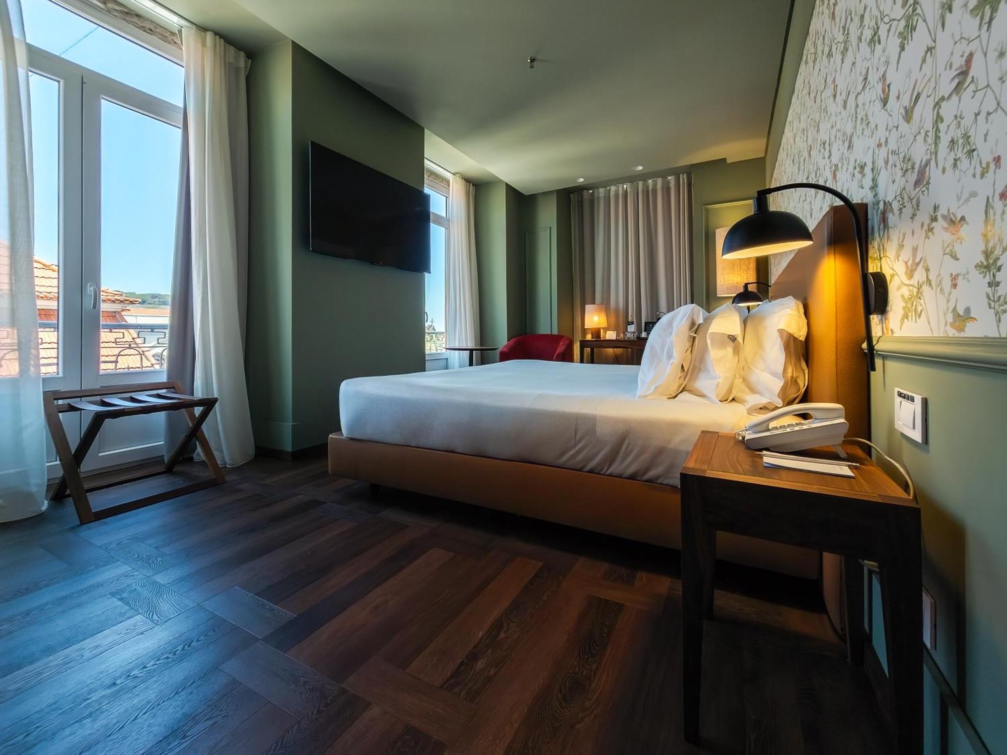 Double or Twin Deluxe Room River or Castle View