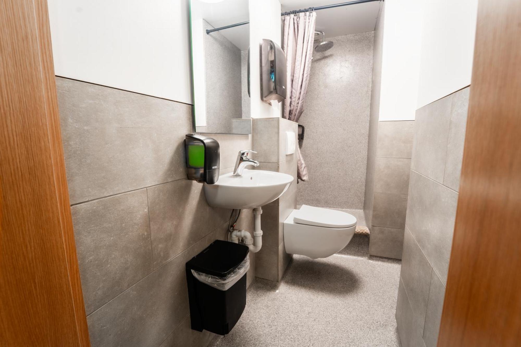 Single Room with Shared Bathroom,1758570156:JPEG