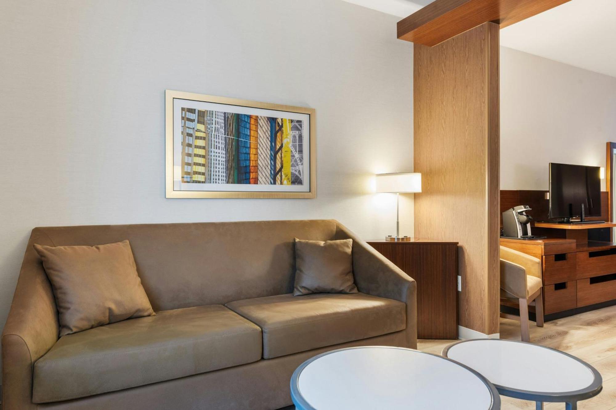 Queen Suite with Two Queen Beds and Sofa Bed - Hearing Accessible