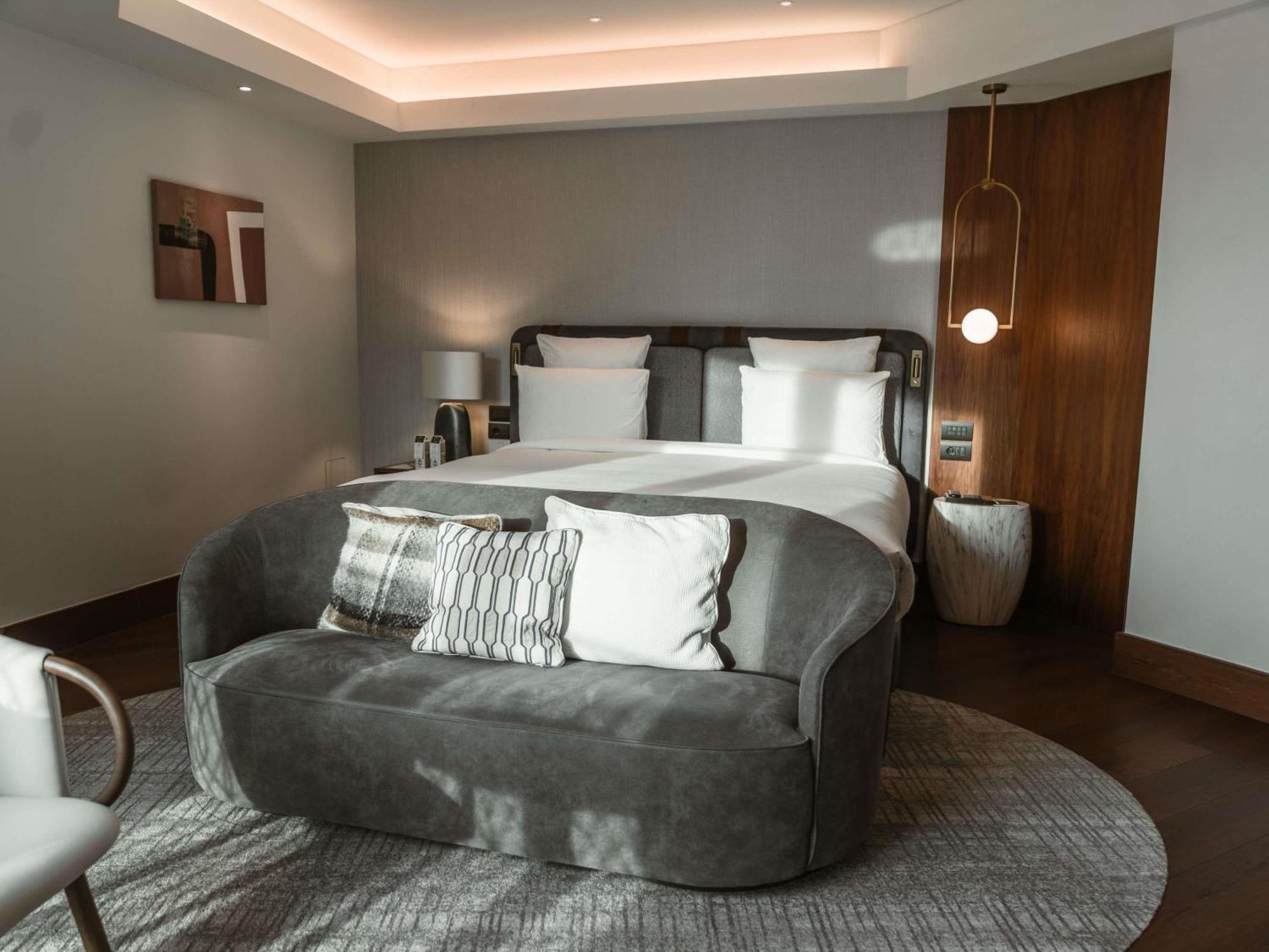 Deluxe King Suite