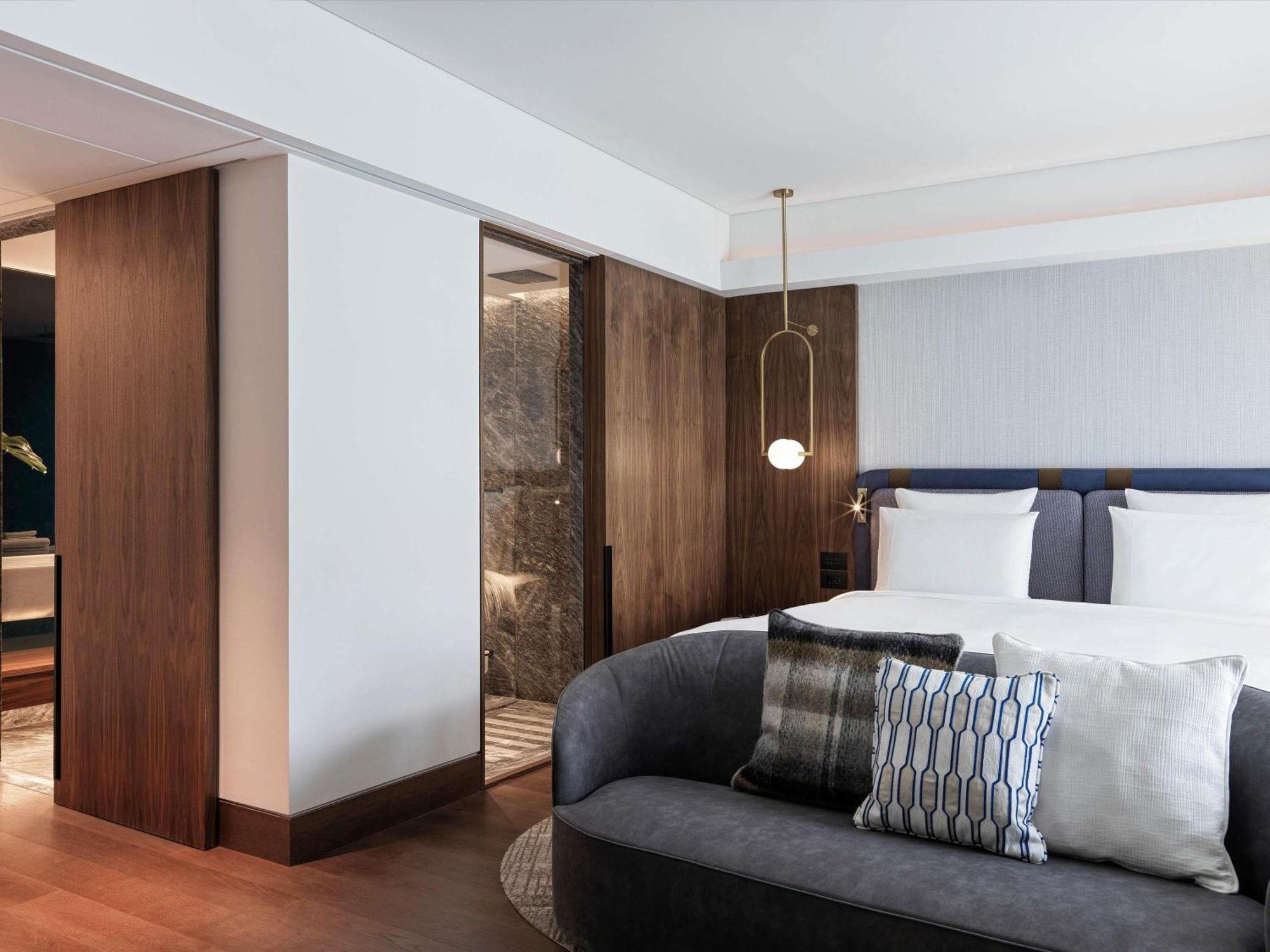 Junior King Suite
