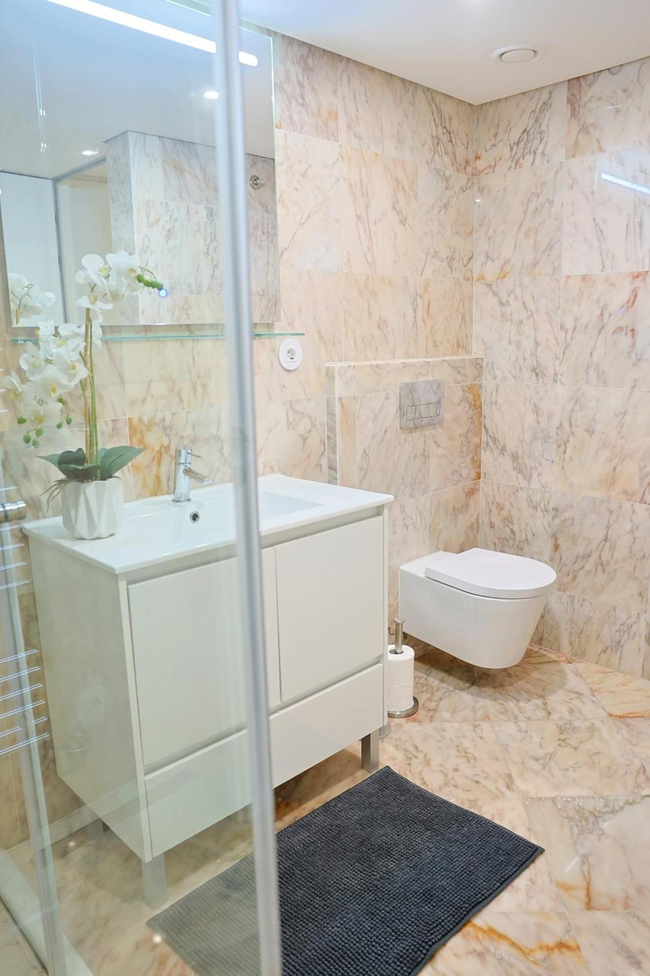 Studio with Street View,1758887608:JPEG